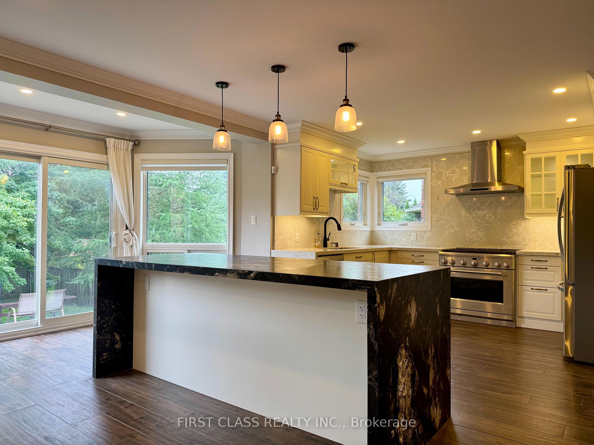 Photo 7 of 1230 Glenashton Drive, Oakville, Wedgewood Creek — HOMEH