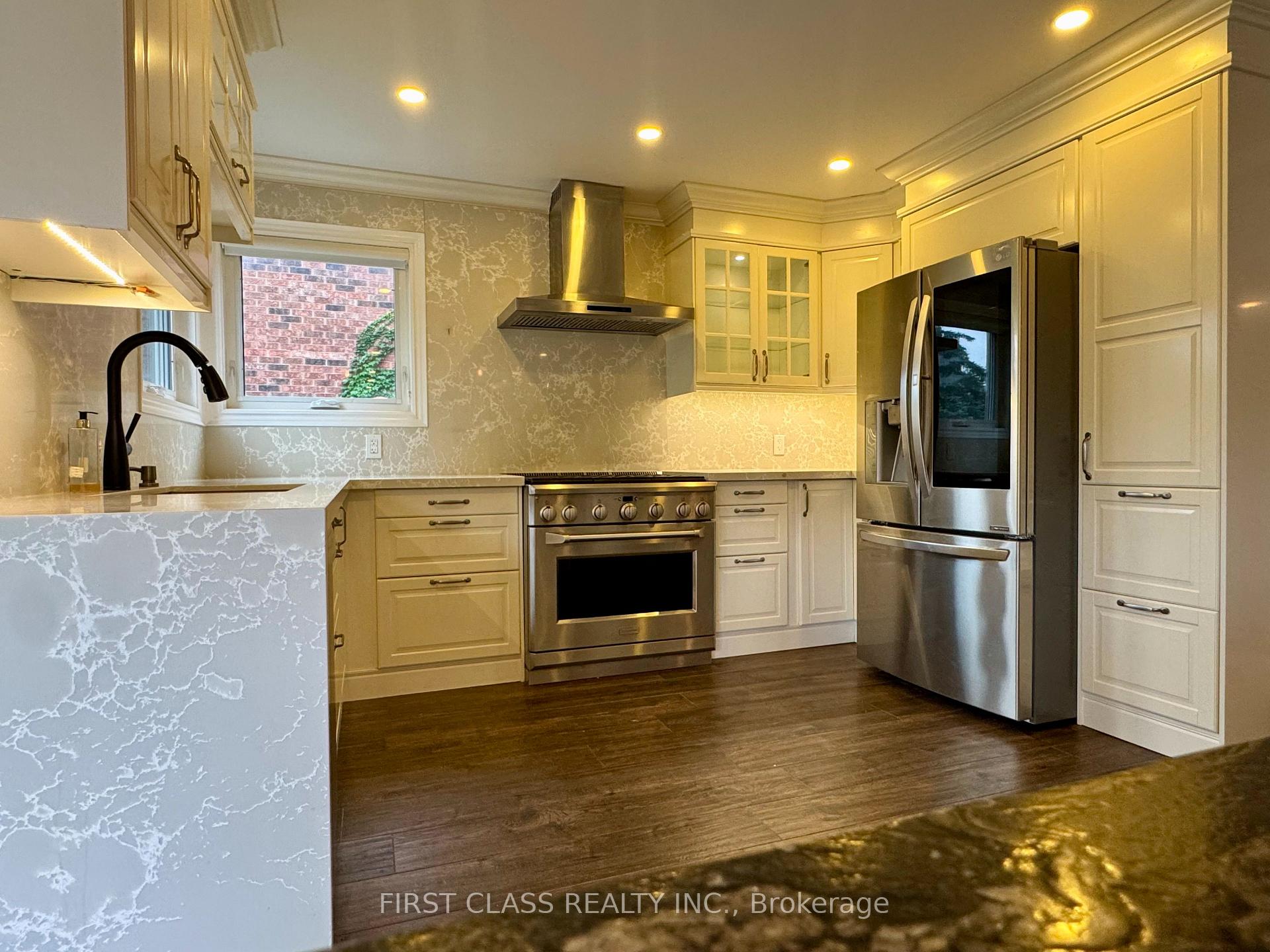 Photo 8 of 1230 Glenashton Drive, Oakville, Wedgewood Creek — HOMEH