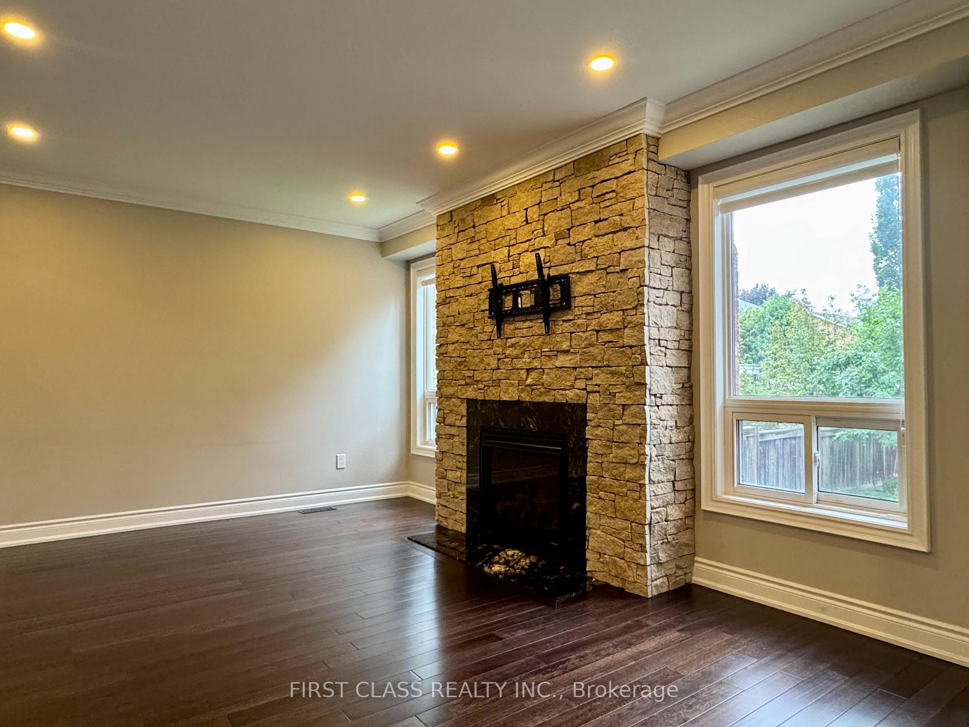 Photo 10 of 1230 Glenashton Drive, Oakville, Wedgewood Creek — HOMEH