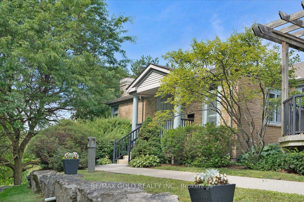 Photo 2 of Unit 2, 465 Columbia Street W, Waterloo, Upper Beechwood — HOMEH