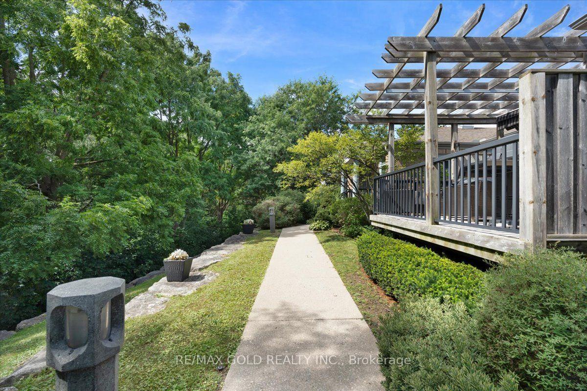 Photo 3 of Unit 2, 465 Columbia Street W, Waterloo, Upper Beechwood — HOMEH