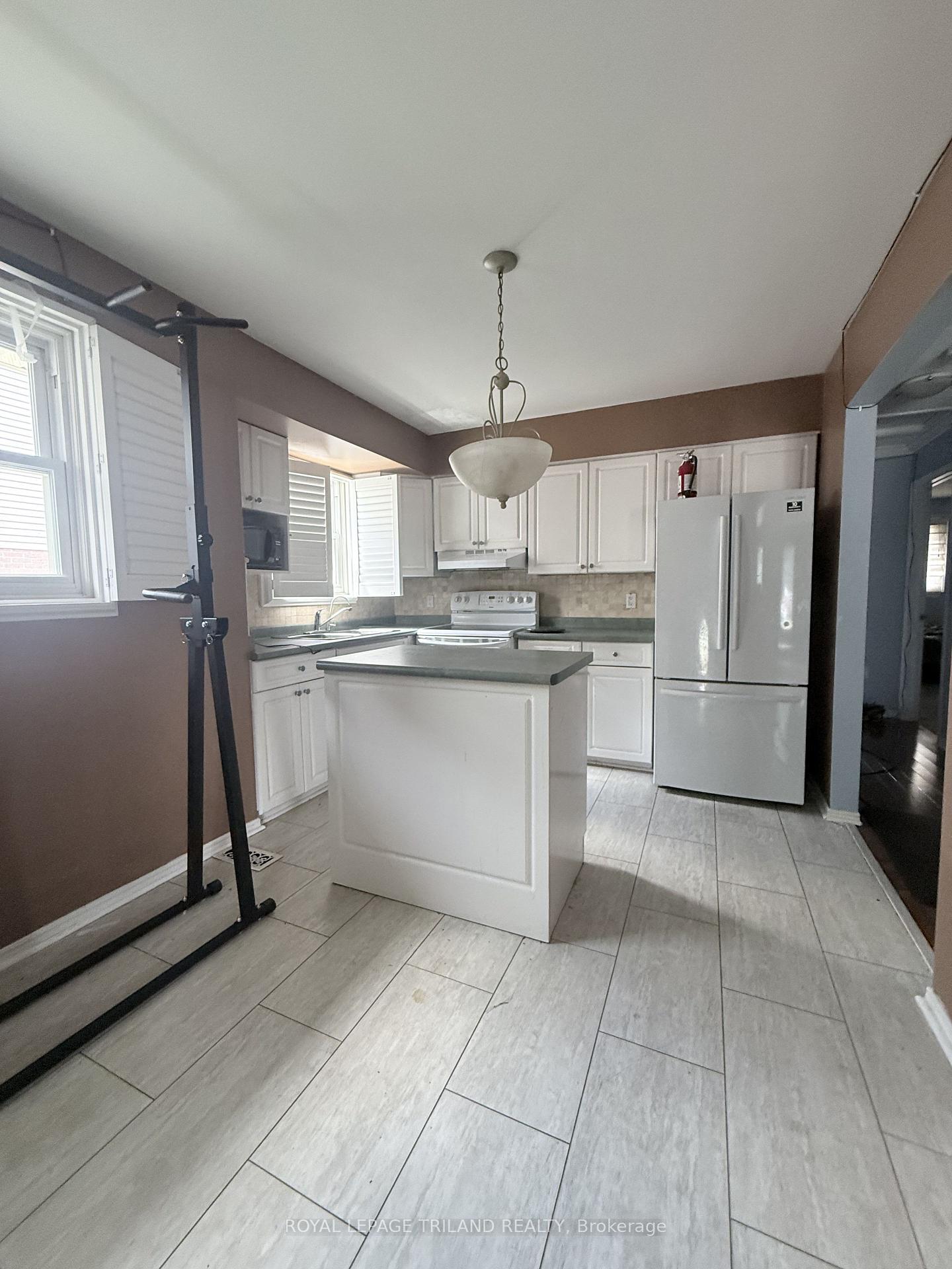 Photo 5 of 85 Bonaventure Drive, London, East I — HOMEH