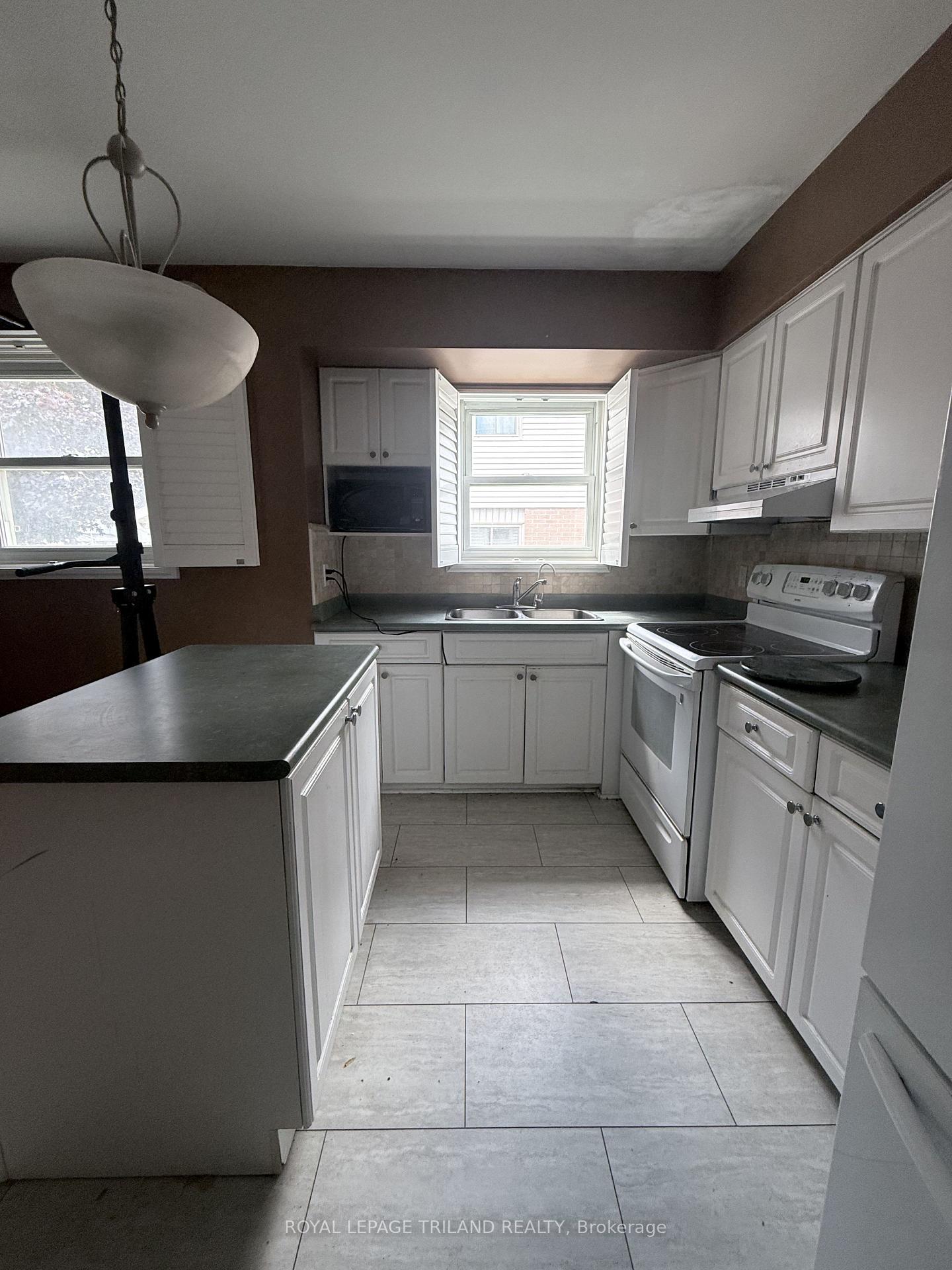 Photo 6 of 85 Bonaventure Drive, London, East I — HOMEH