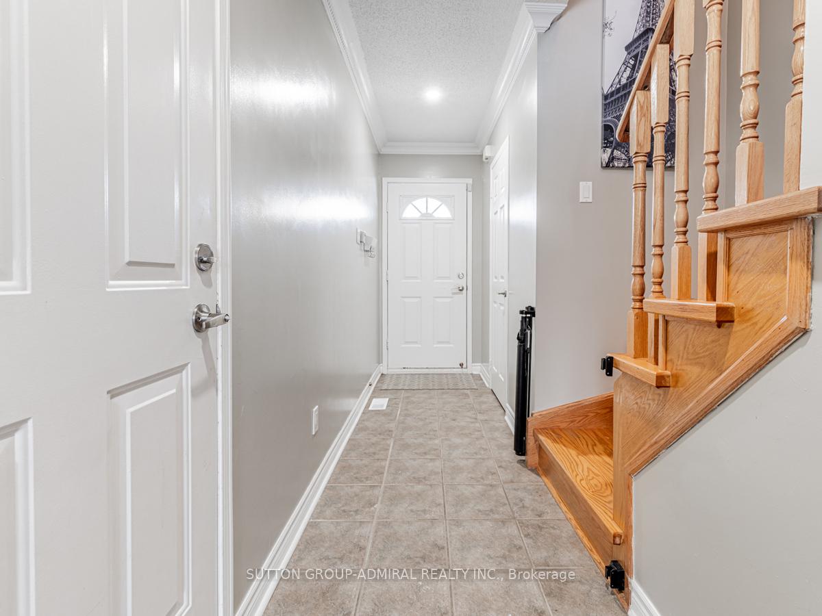 Photo 4 of 224 Kelso Crescent, Vaughan, Maple — HOMEH