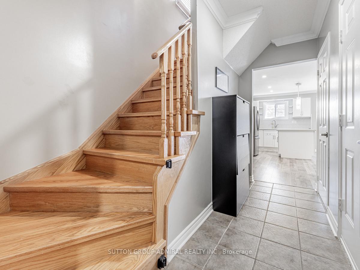 Photo 5 of 224 Kelso Crescent, Vaughan, Maple — HOMEH