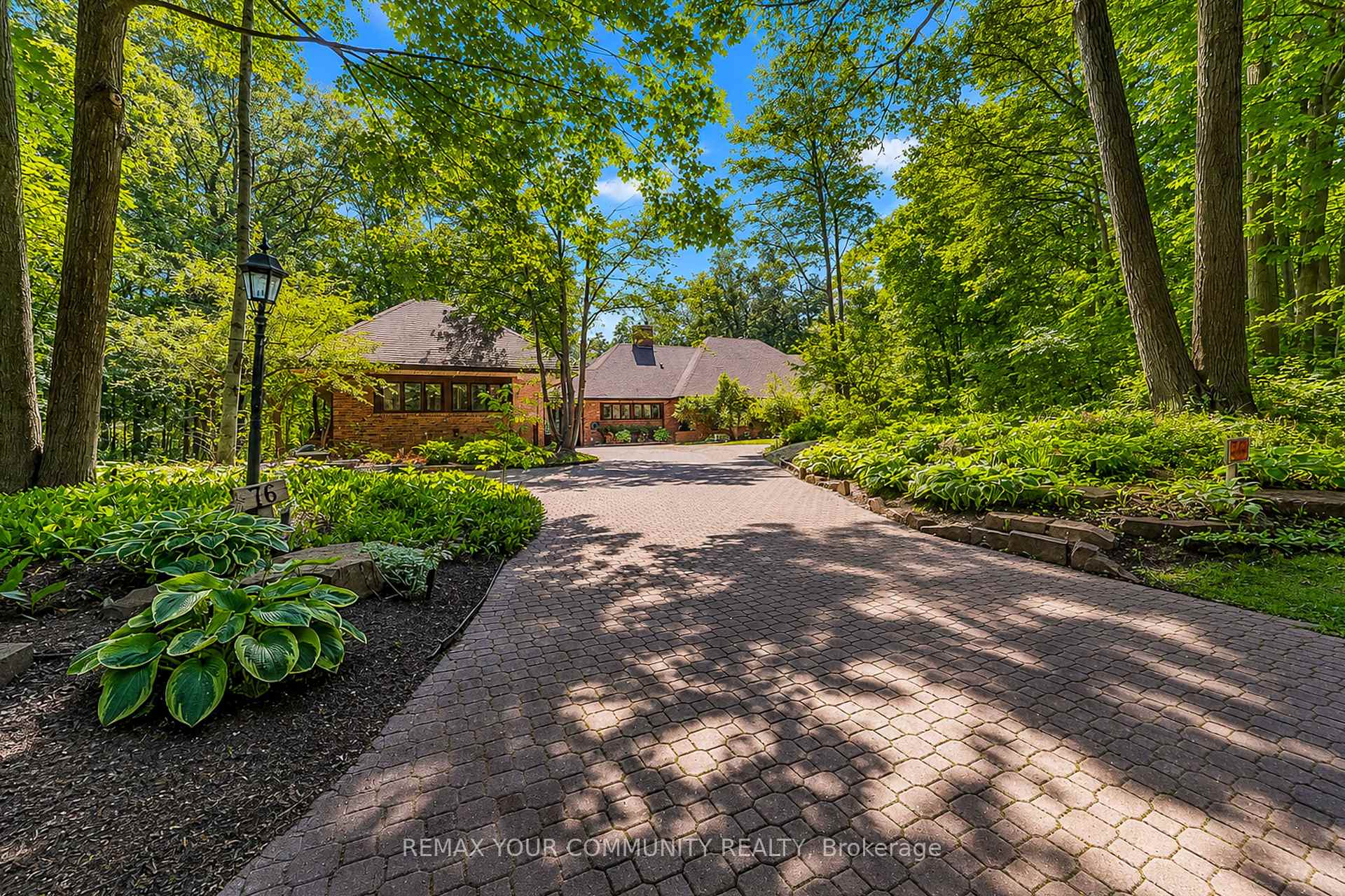 Photo 4 of 76 Trailwood Crescent, Richmond Hill, Rural Richmond Hill — HOMEH