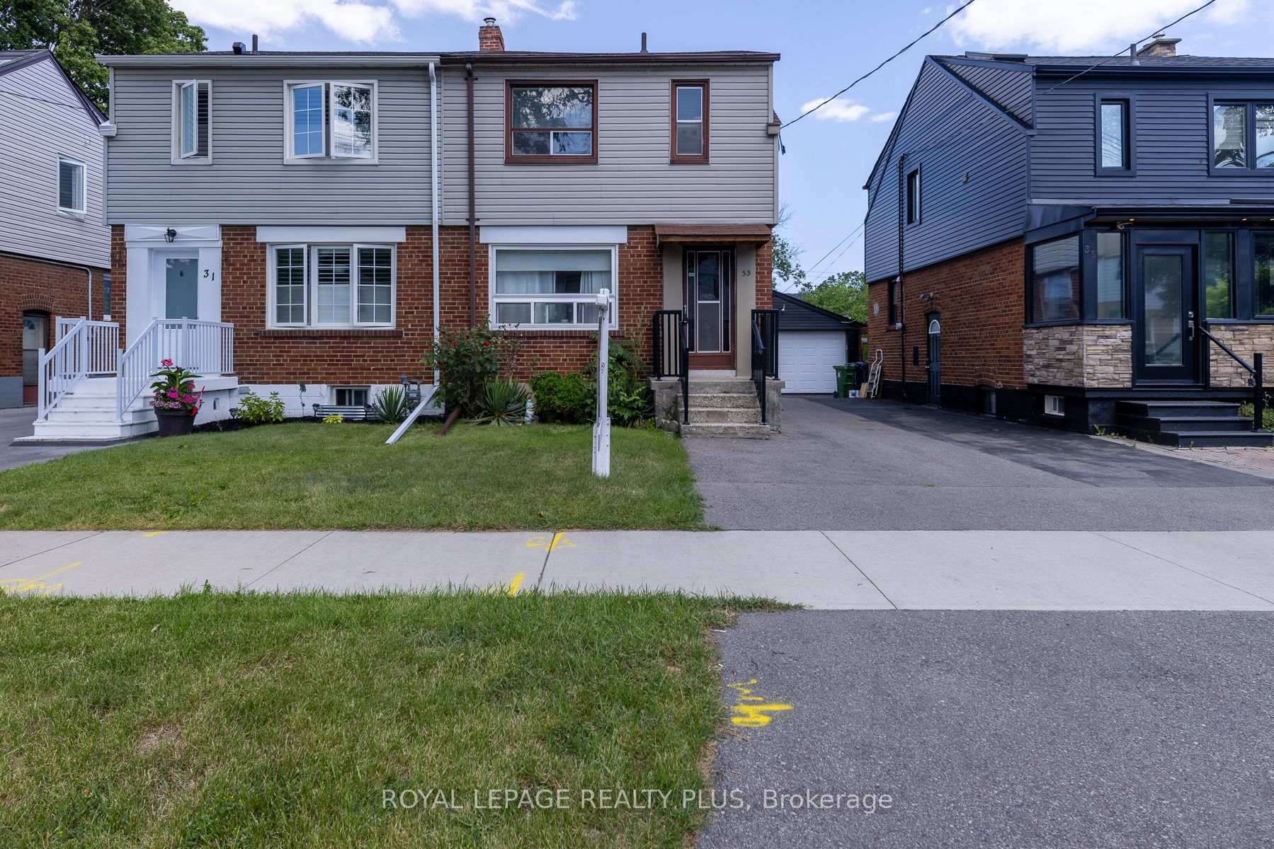 Photo 4 of 33 Dayton Avenue, Etobicoke, Stonegate-Queensway — HOMEH
