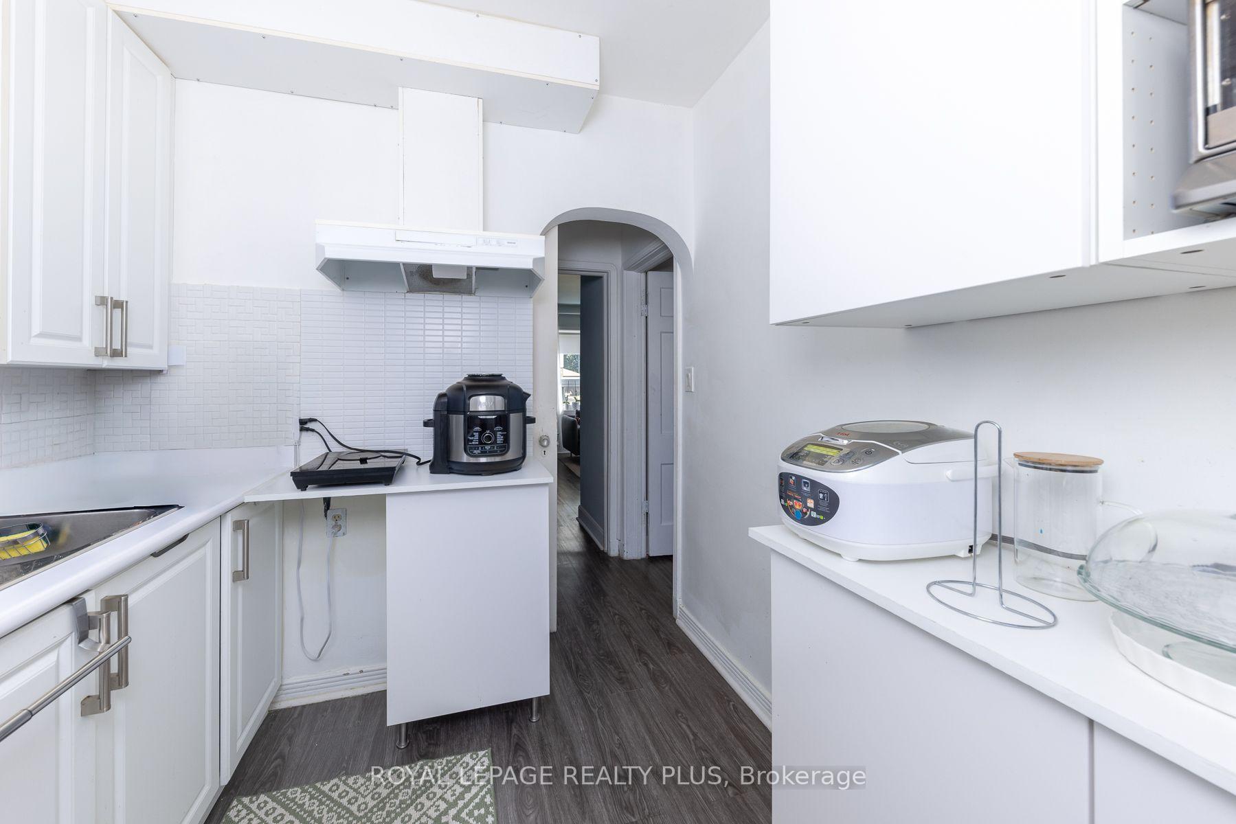 Photo 6 of 33 Dayton Avenue, Etobicoke, Stonegate-Queensway — HOMEH