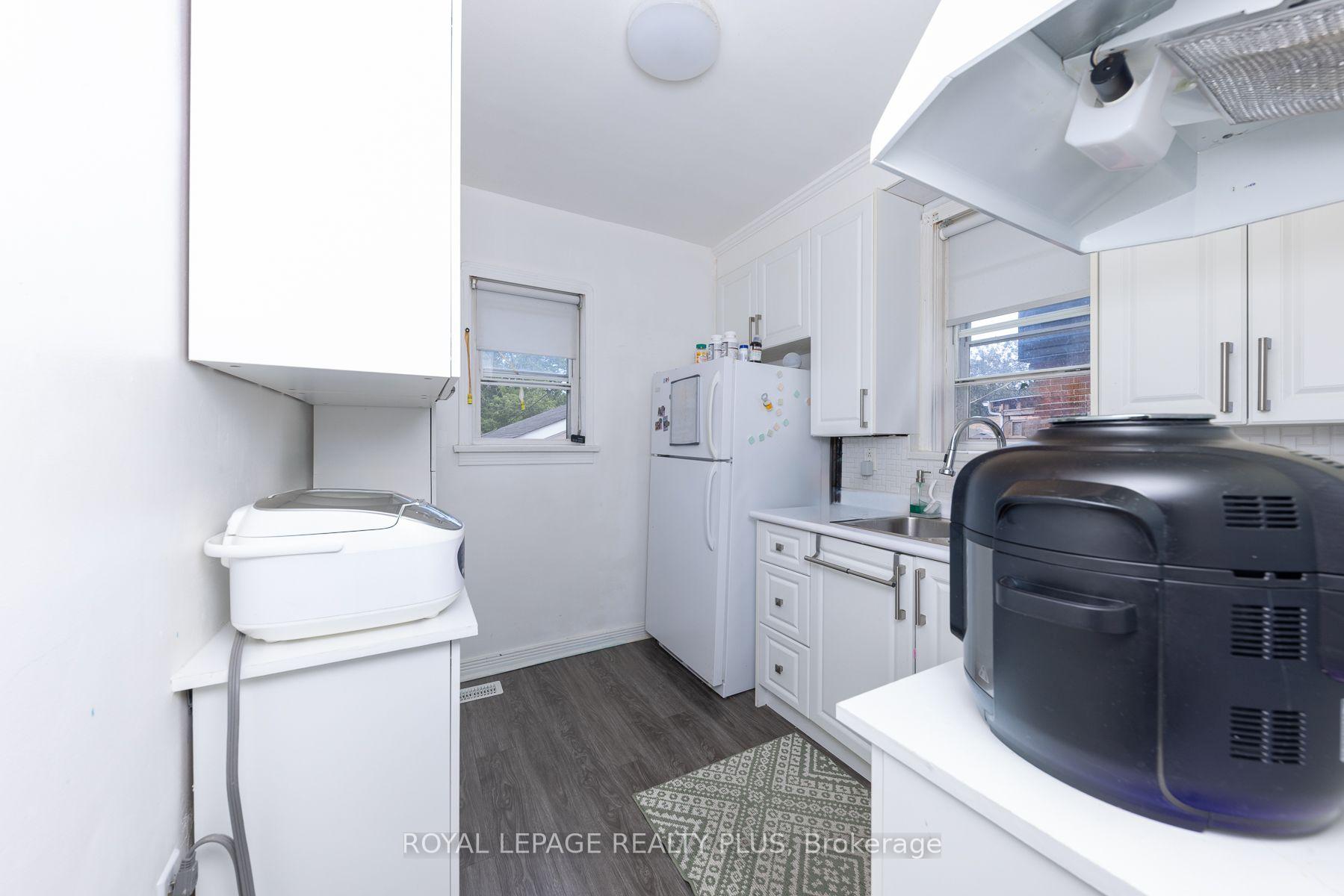 Photo 7 of 33 Dayton Avenue, Etobicoke, Stonegate-Queensway — HOMEH