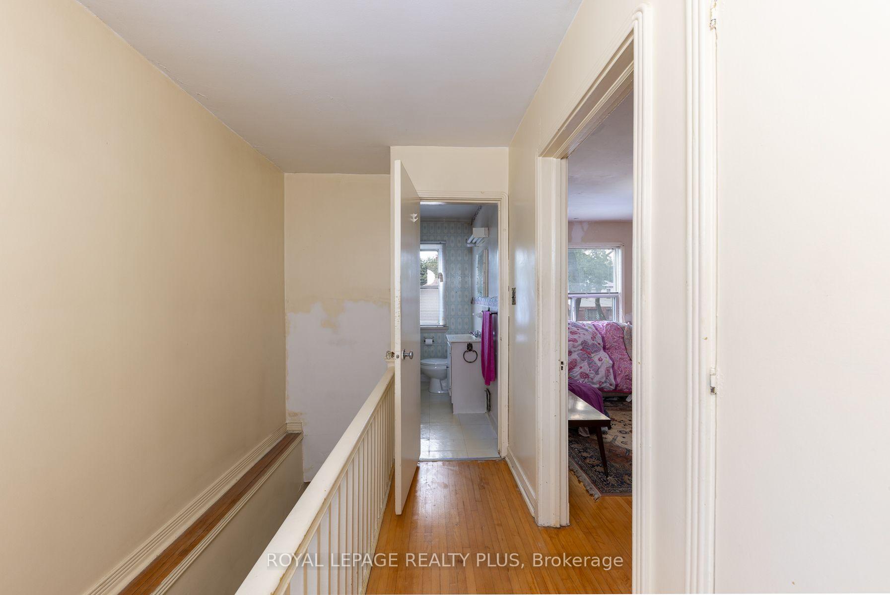 Photo 10 of 33 Dayton Avenue, Etobicoke, Stonegate-Queensway — HOMEH