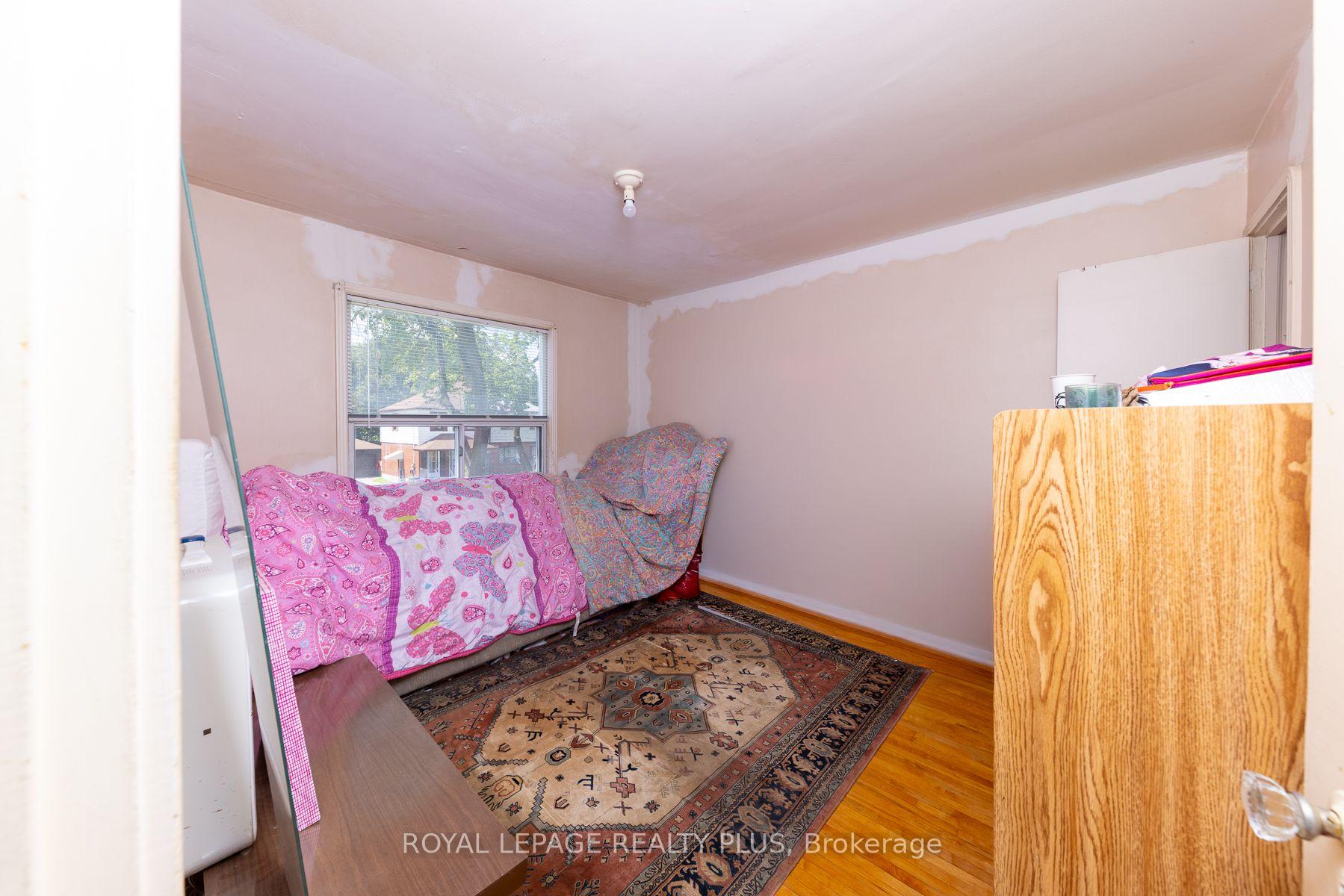 Photo 12 of 33 Dayton Avenue, Etobicoke, Stonegate-Queensway — HOMEH
