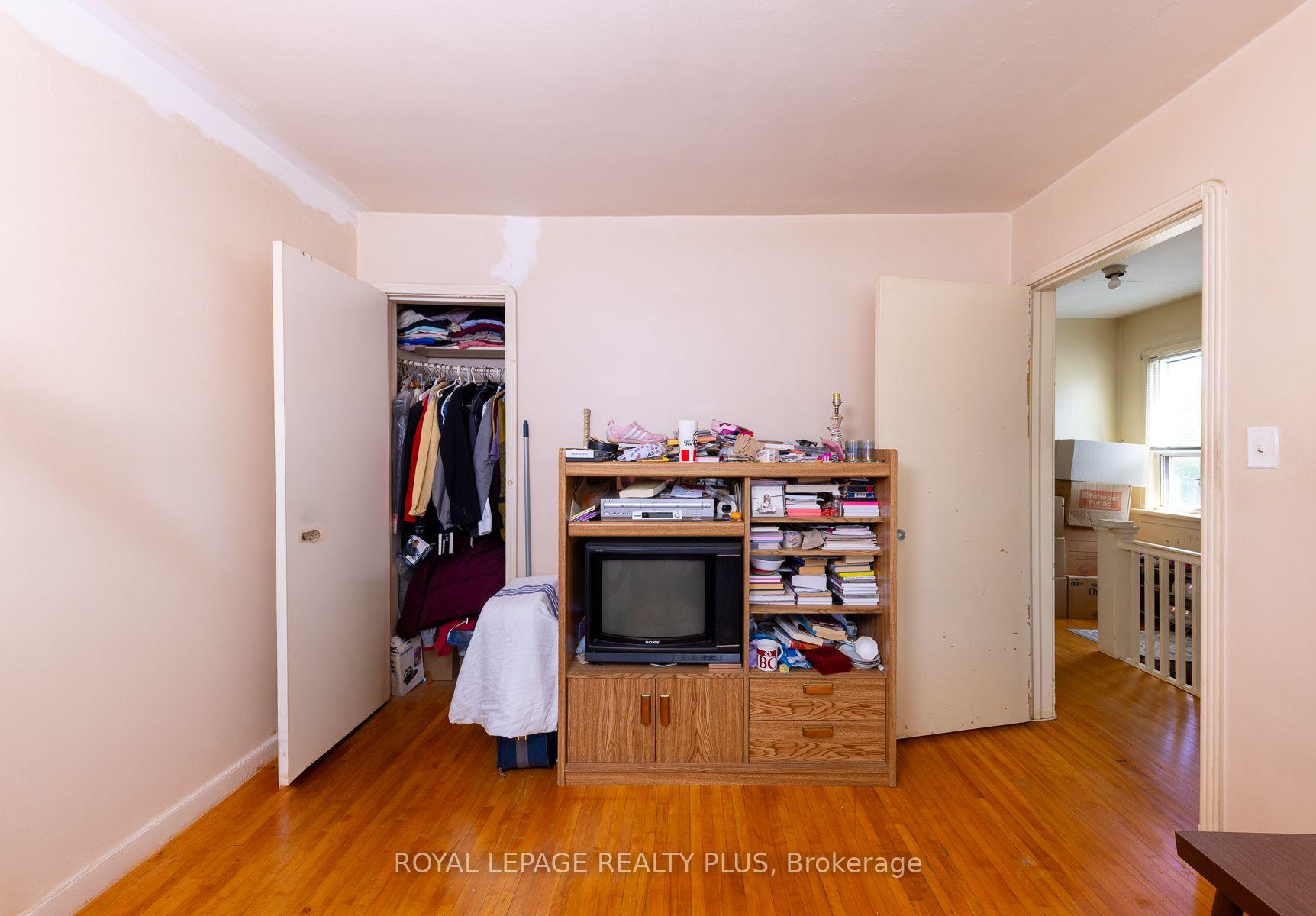 Photo 13 of 33 Dayton Avenue, Etobicoke, Stonegate-Queensway — HOMEH