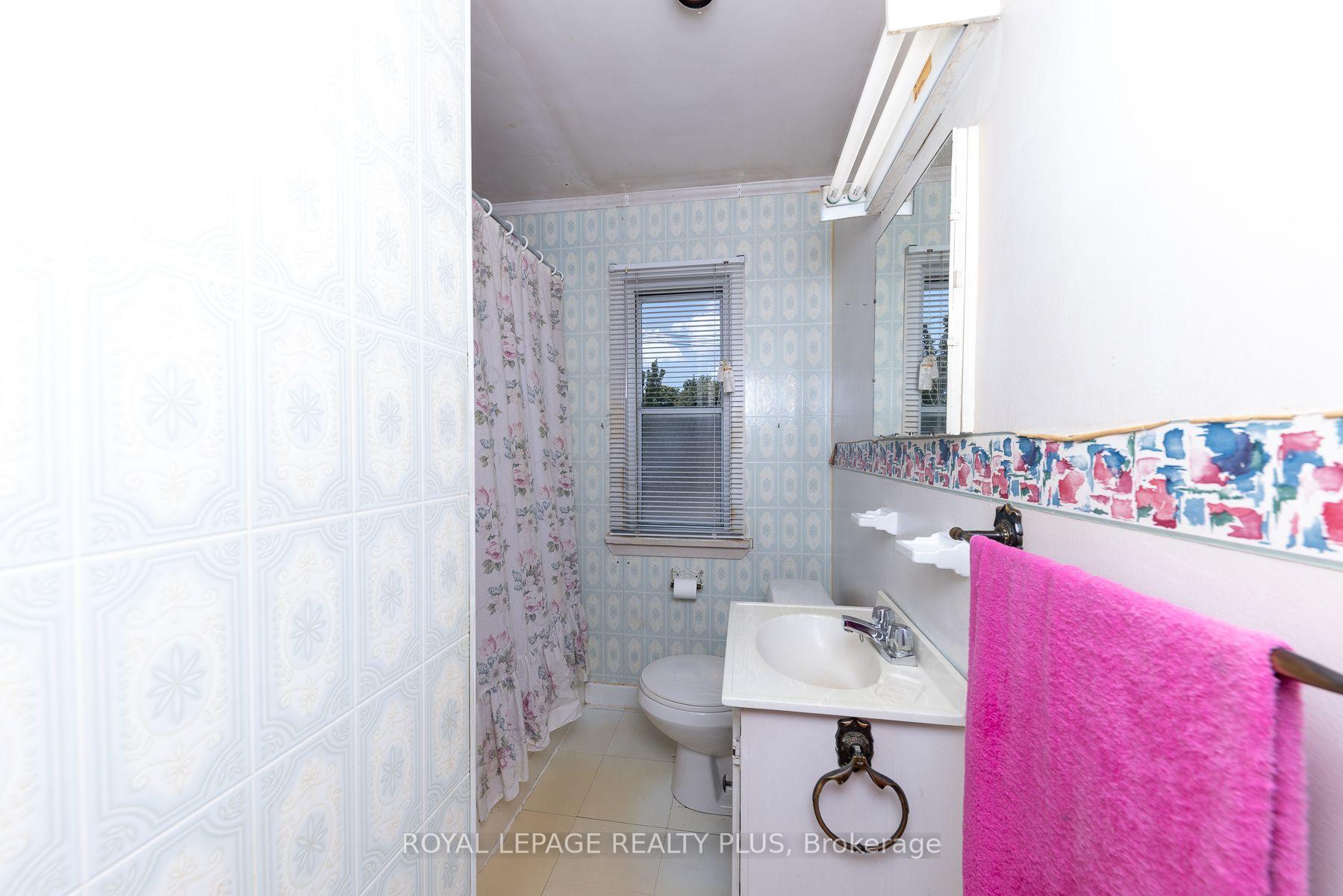 Photo 14 of 33 Dayton Avenue, Etobicoke, Stonegate-Queensway — HOMEH