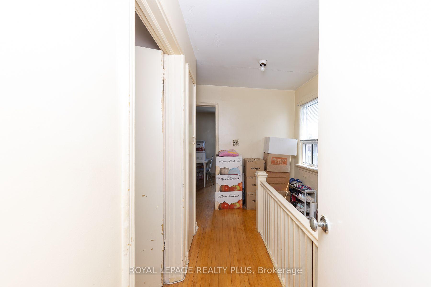 Photo 16 of 33 Dayton Avenue, Etobicoke, Stonegate-Queensway — HOMEH