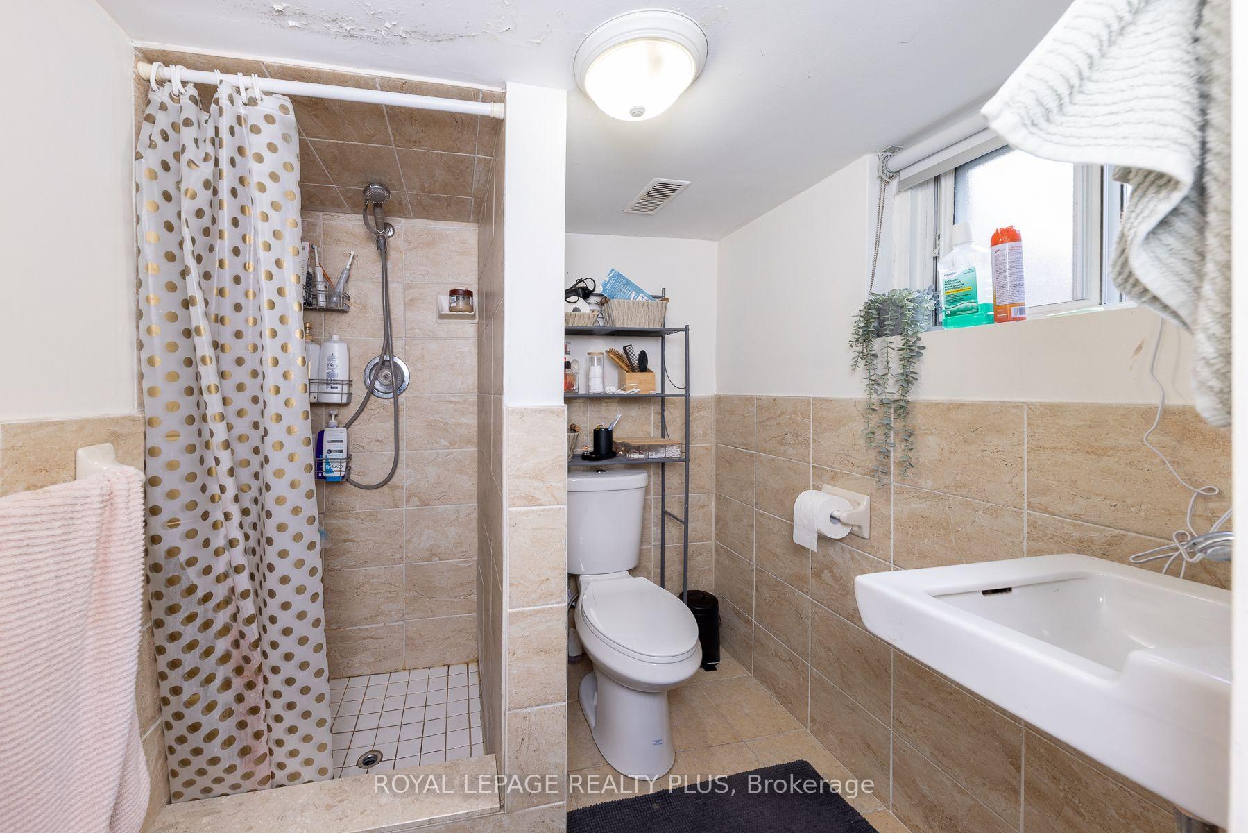 Photo 26 of 33 Dayton Avenue, Etobicoke, Stonegate-Queensway — HOMEH