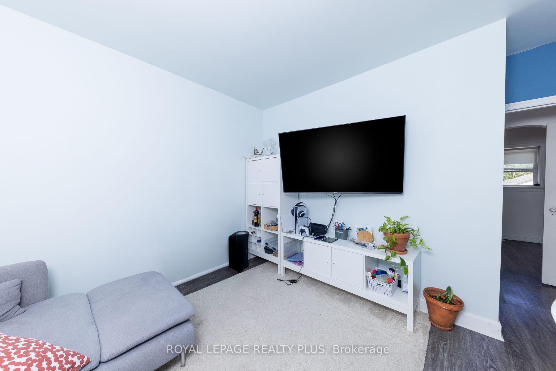 Photo 28 of 33 Dayton Avenue, Etobicoke, Stonegate-Queensway — HOMEH