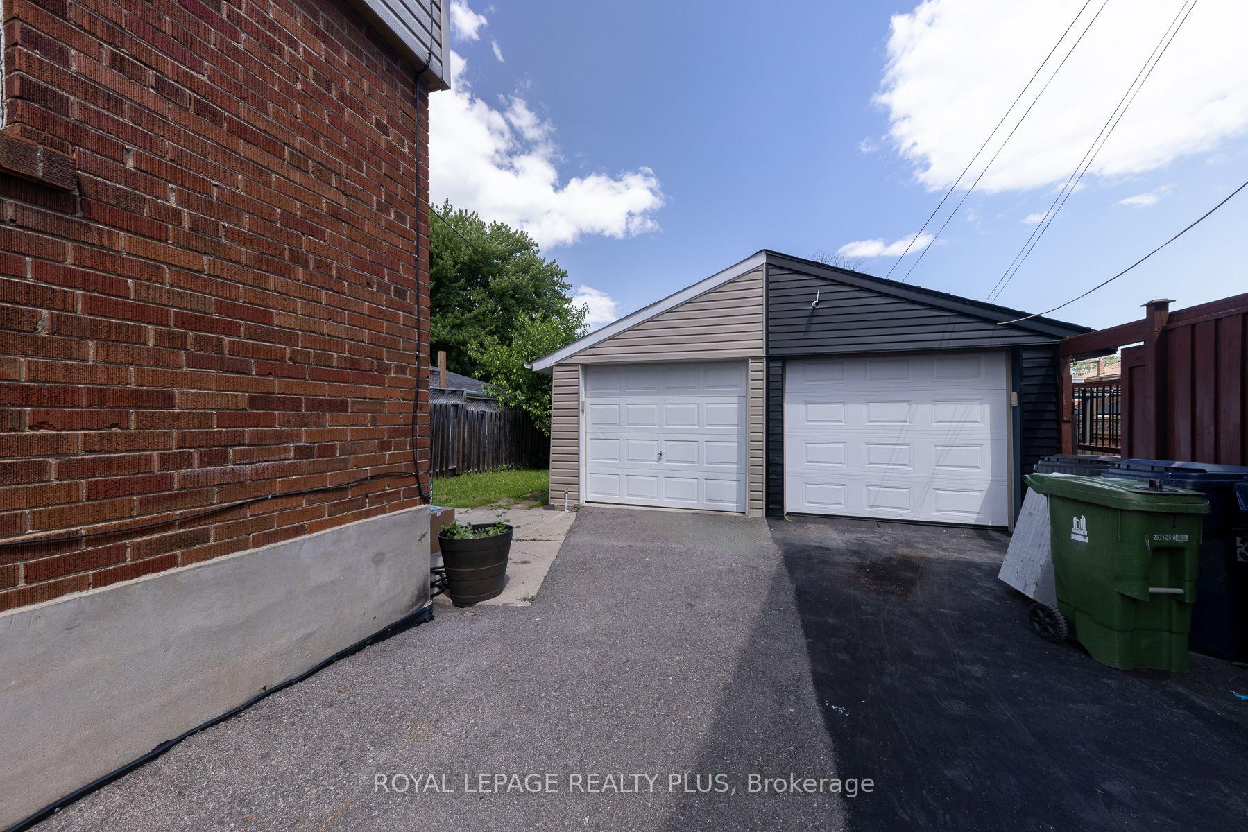 Photo 30 of 33 Dayton Avenue, Etobicoke, Stonegate-Queensway — HOMEH