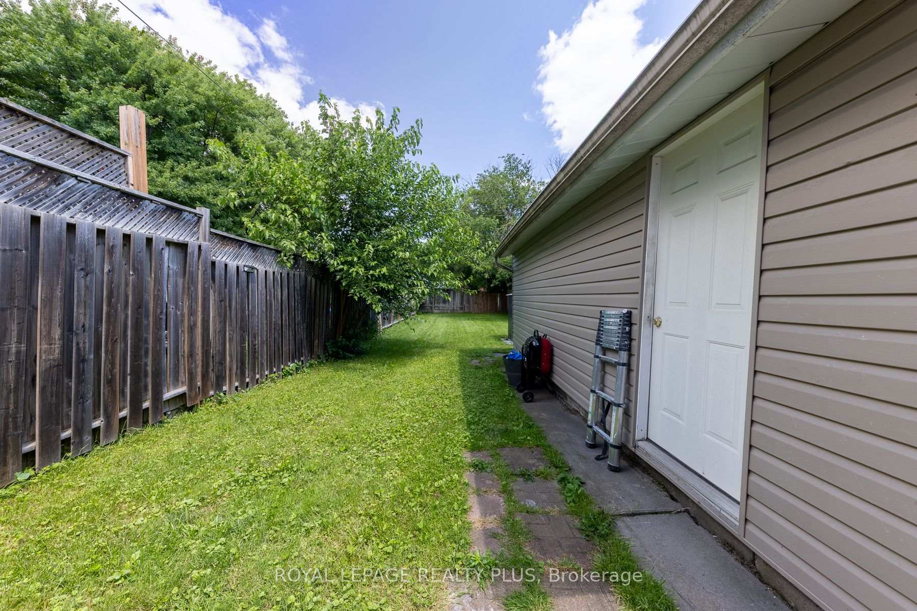 Photo 31 of 33 Dayton Avenue, Etobicoke, Stonegate-Queensway — HOMEH