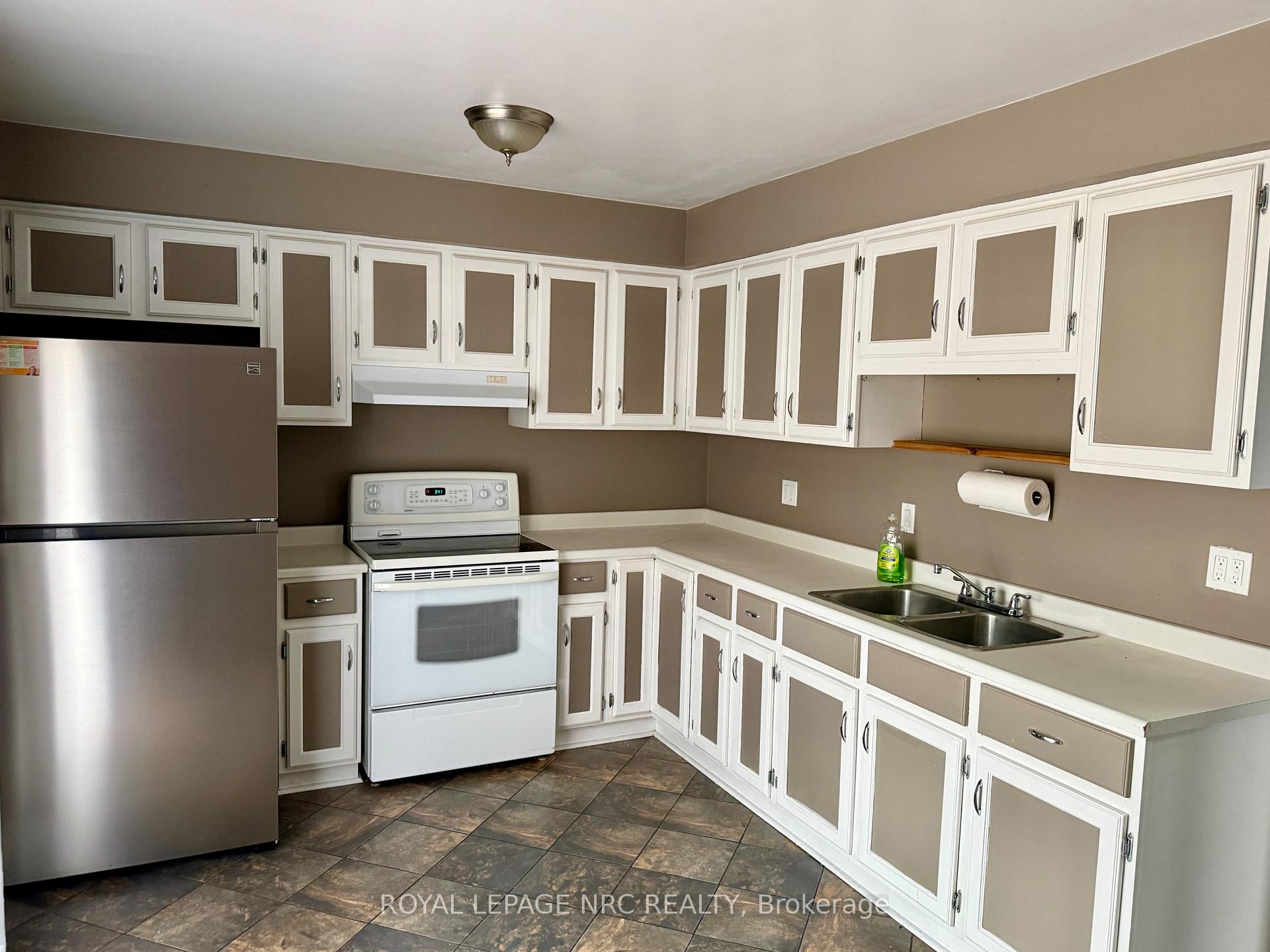 Photo 4 of 22 Ravine Road, St. Catharines, Oakdale — HOMEH