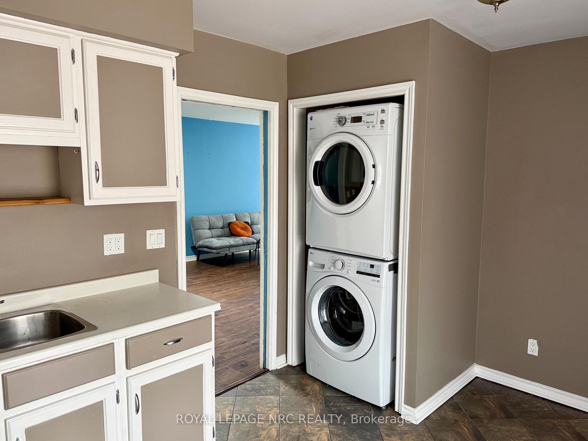 Photo 5 of 22 Ravine Road, St. Catharines, Oakdale — HOMEH