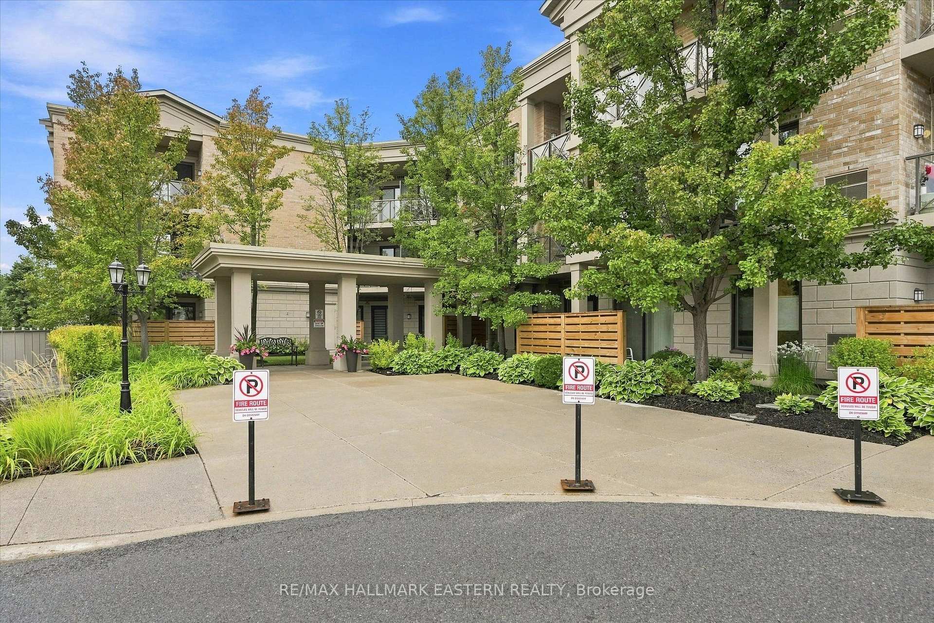 Photo 2 of Unit PH16, 869 Clonsilla Avenue, Peterborough, Otonabee Ward 1 — HOMEH