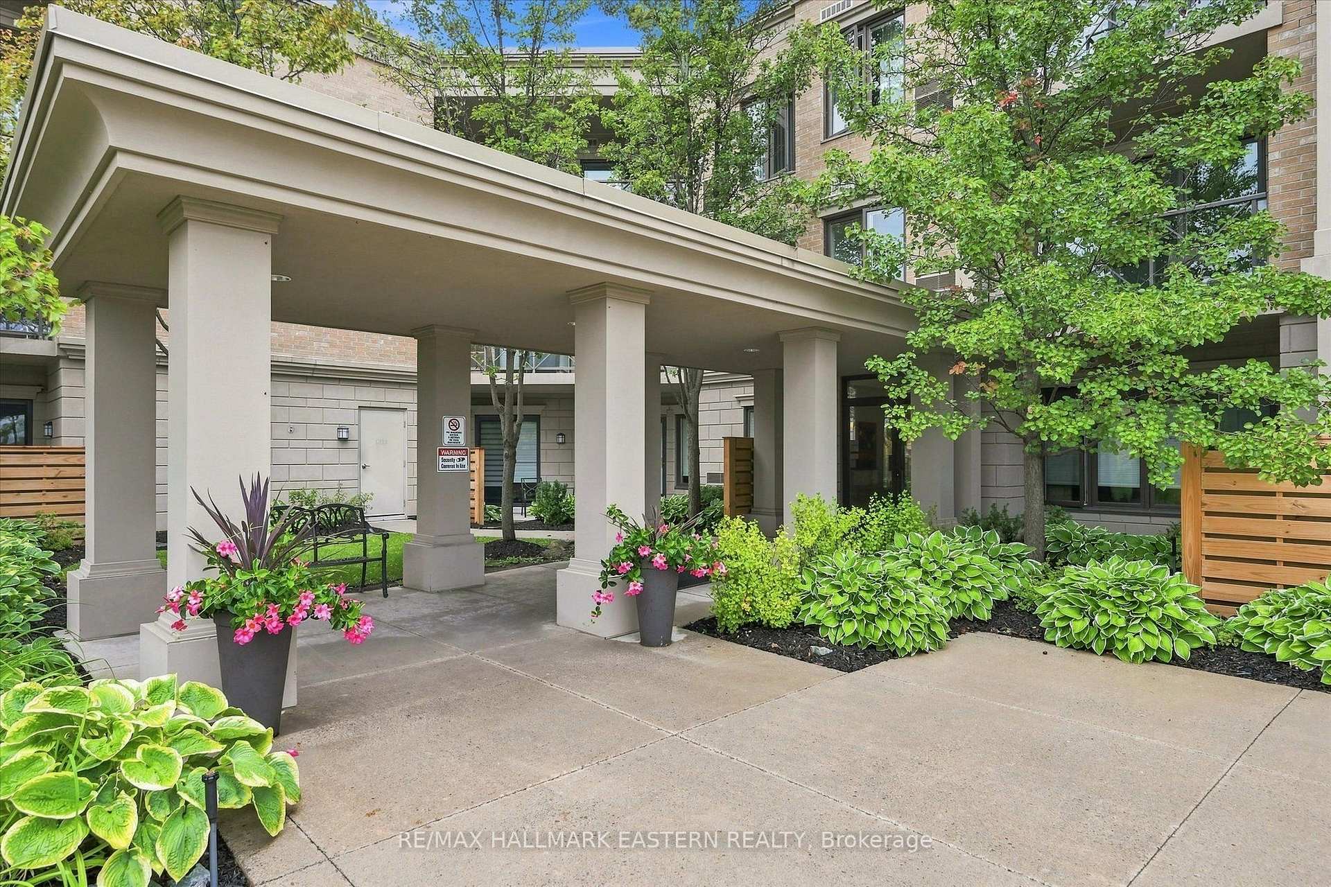 Photo 3 of Unit PH16, 869 Clonsilla Avenue, Peterborough, Otonabee Ward 1 — HOMEH