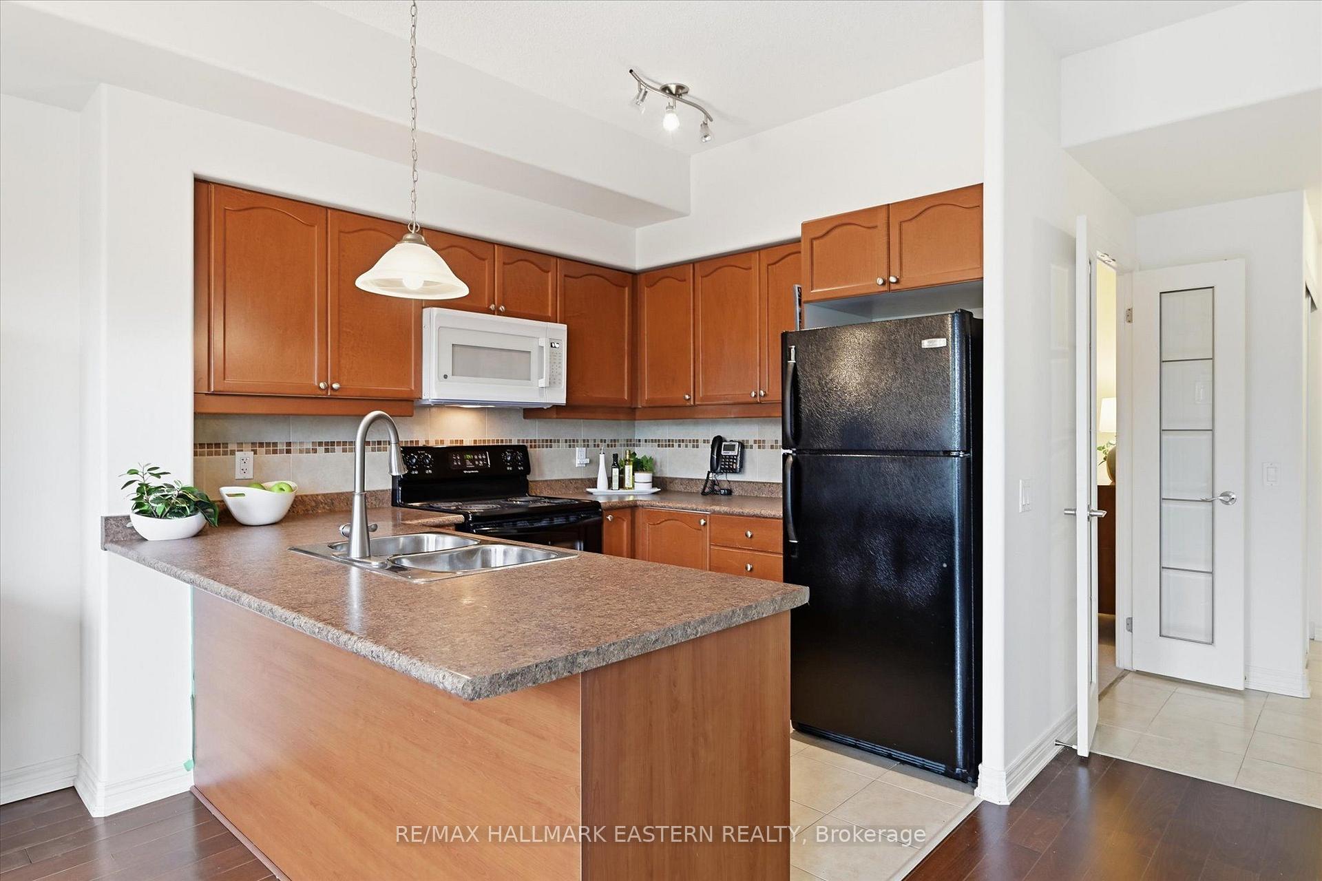 Photo 11 of Unit PH16, 869 Clonsilla Avenue, Peterborough, Otonabee Ward 1 — HOMEH