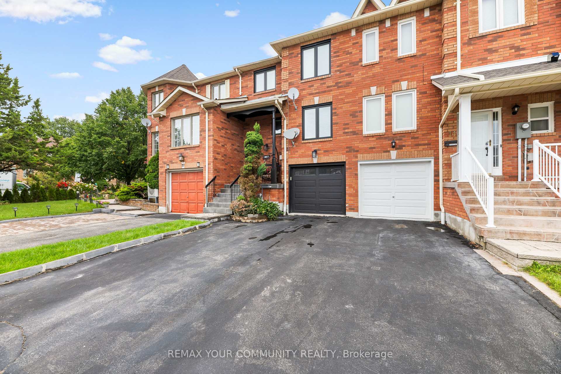 Photo 3 of 16 Smales Drive, Ajax, Central — HOMEH