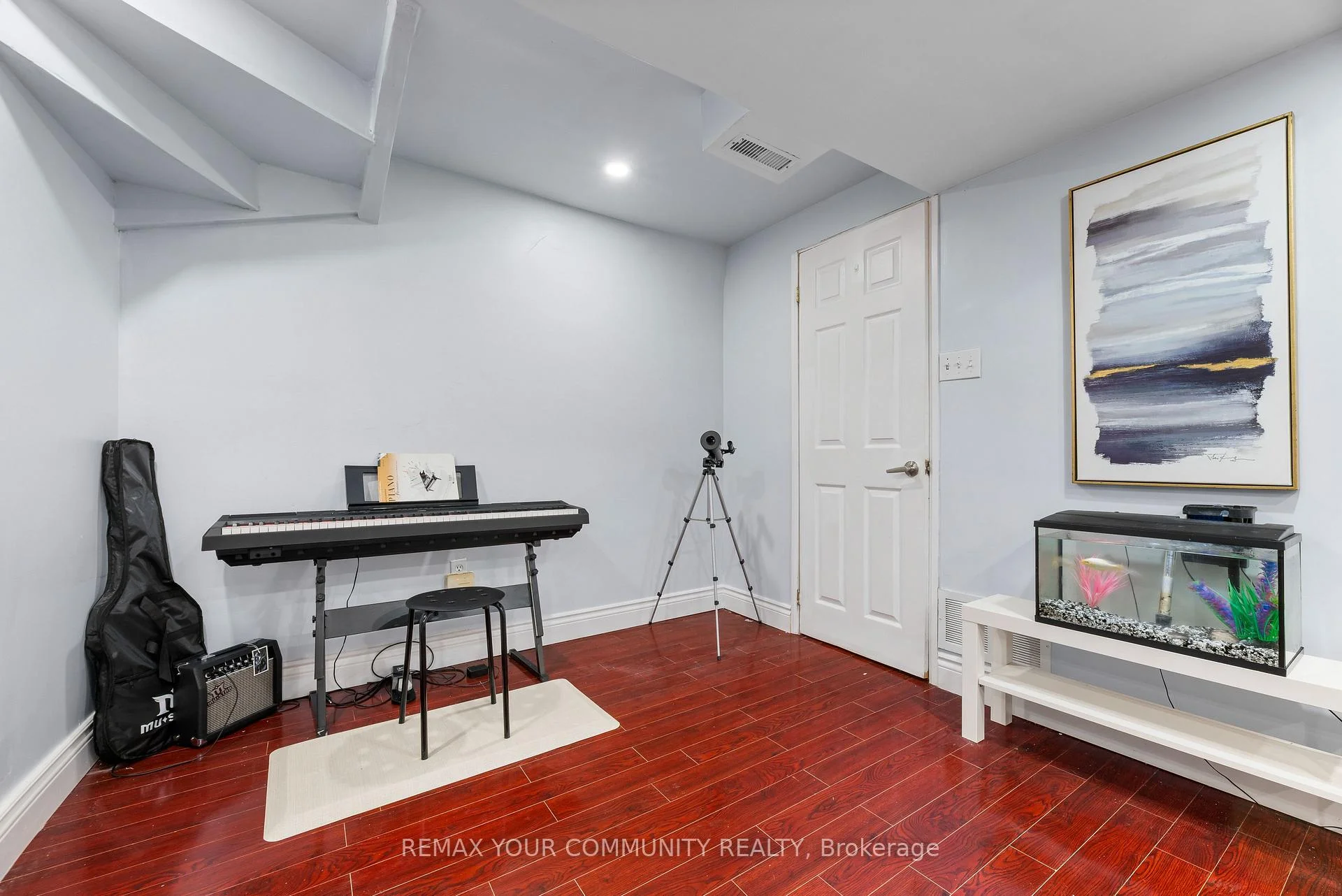 Photo 8 of 16 Smales Drive, Ajax, Central — HOMEH