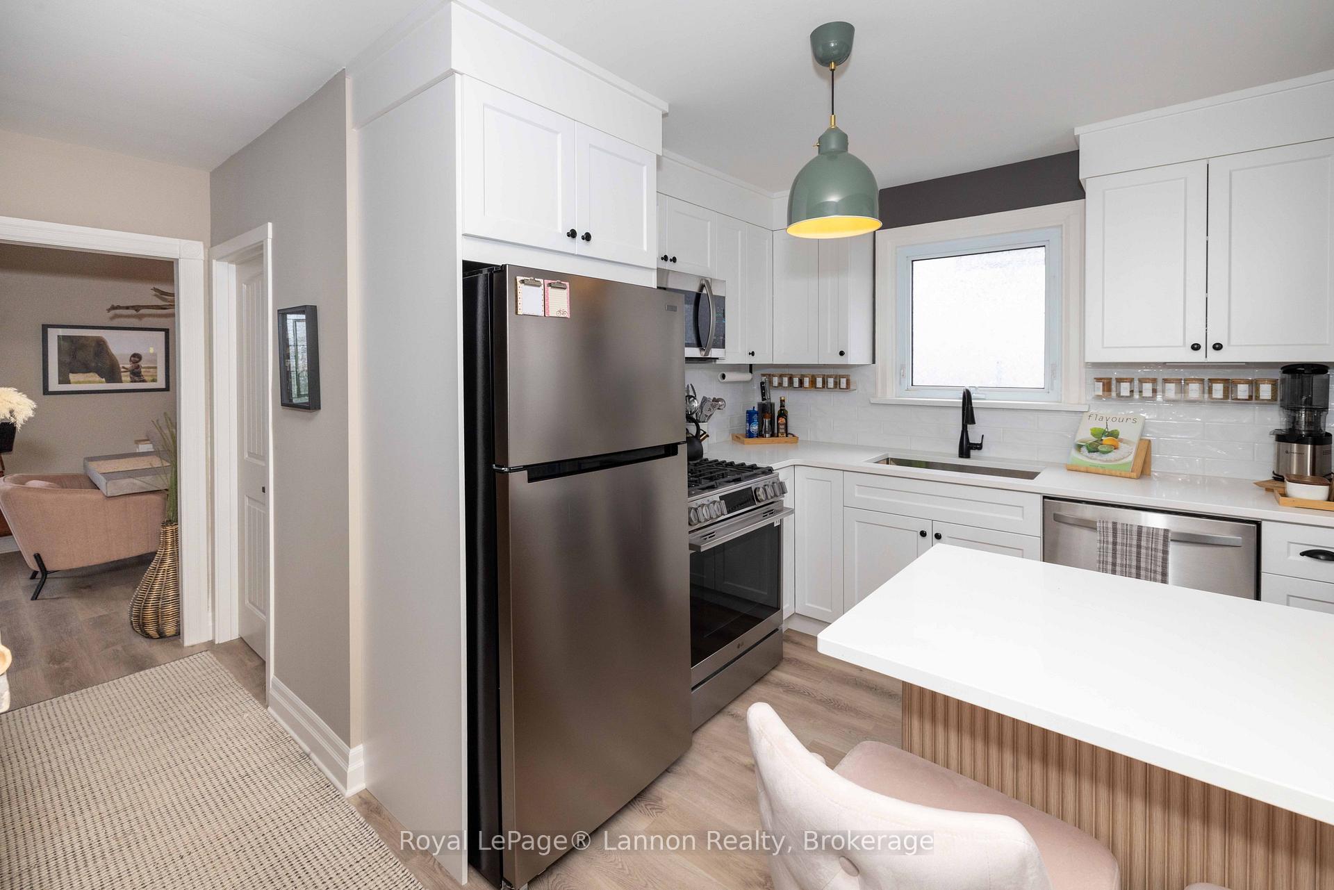 Photo 17 of 102 Bruce Street, Thunder Bay, Shuniah — HOMEH