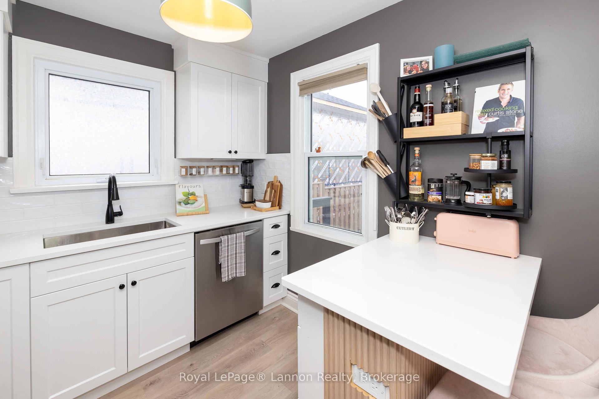 Photo 18 of 102 Bruce Street, Thunder Bay, Shuniah — HOMEH