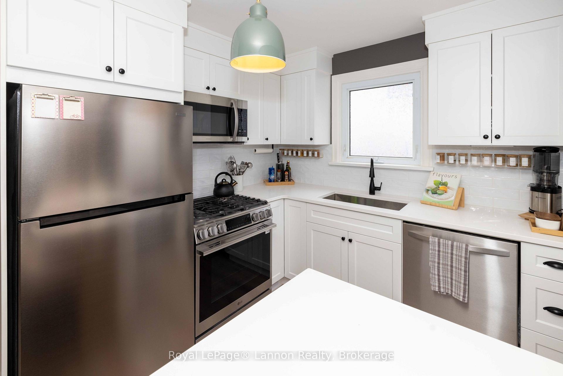 Photo 19 of 102 Bruce Street, Thunder Bay, Shuniah — HOMEH