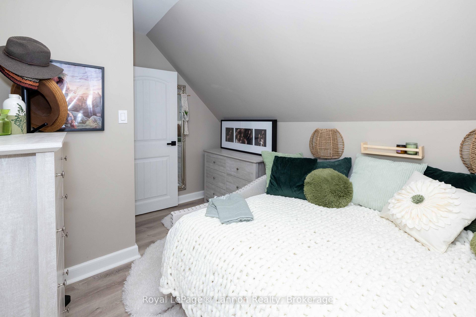 Photo 32 of 102 Bruce Street, Thunder Bay, Shuniah — HOMEH