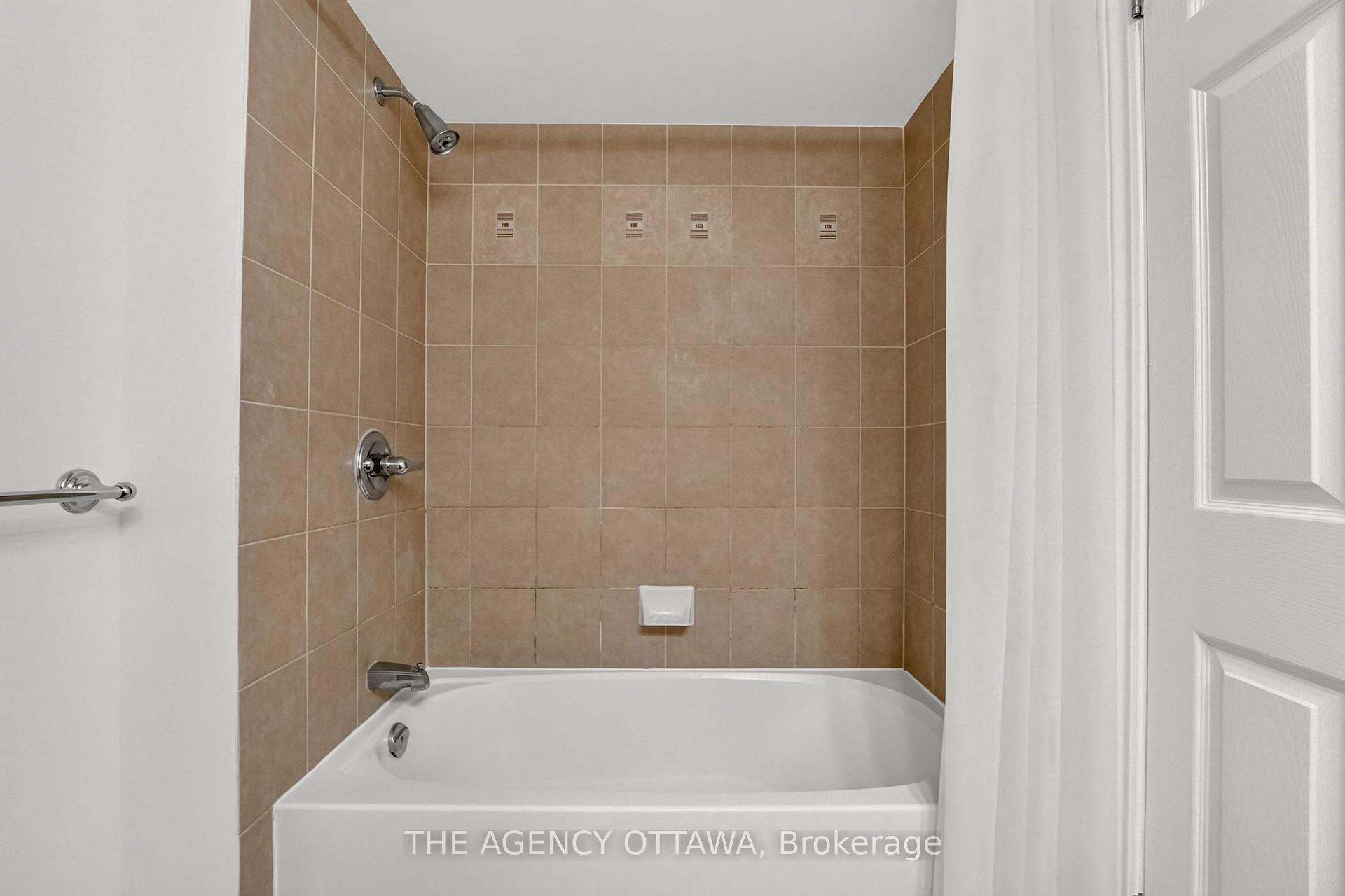 Photo 28 of Unit B, 664 Chapman Mills Drive, Ottawa, Barrhaven - Strandherd — HOMEH