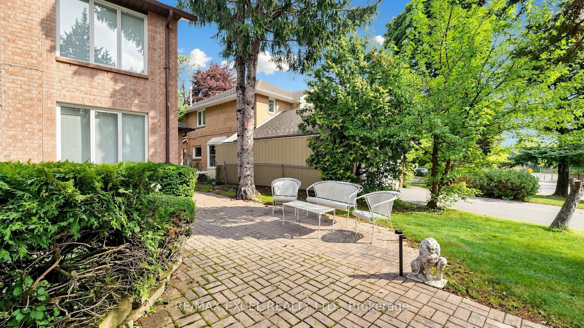 Photo 2 of 11 Alexis Road, Markham, Thornlea — HOMEH