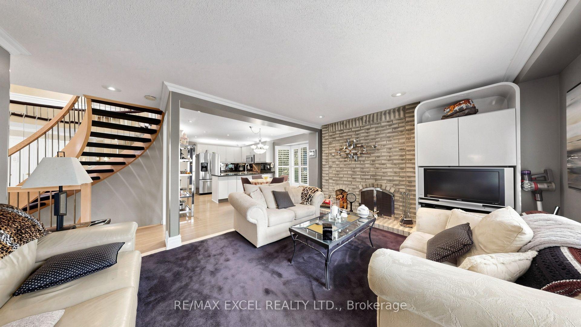 Photo 7 of 11 Alexis Road, Markham, Thornlea — HOMEH