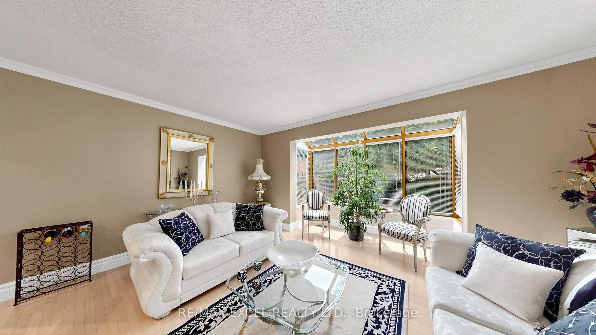 Photo 9 of 11 Alexis Road, Markham, Thornlea — HOMEH