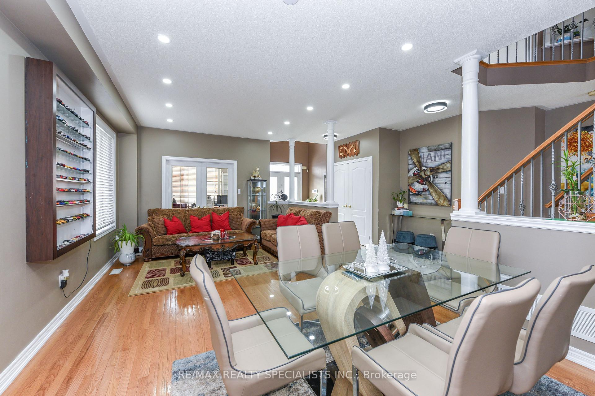 Photo 10 of 41 Madronna Gardens, Brampton, Fletcher's Meadow — HOMEH