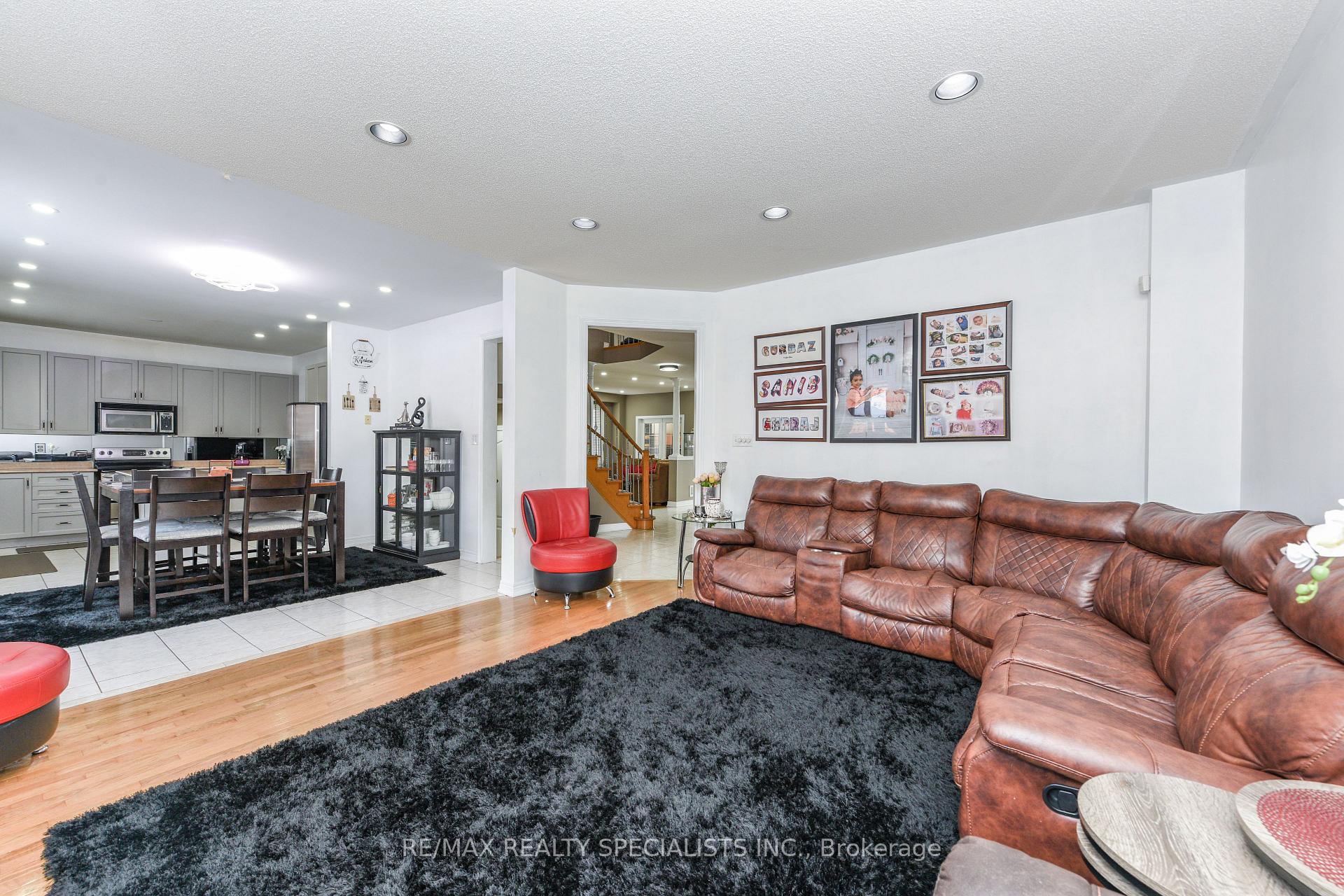 Photo 11 of 41 Madronna Gardens, Brampton, Fletcher's Meadow — HOMEH