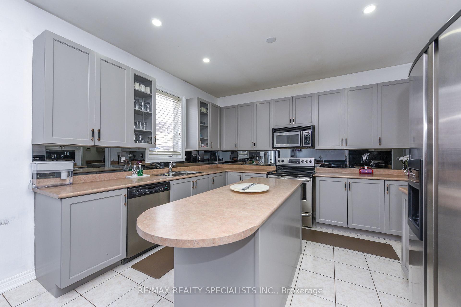 Photo 15 of 41 Madronna Gardens, Brampton, Fletcher's Meadow — HOMEH