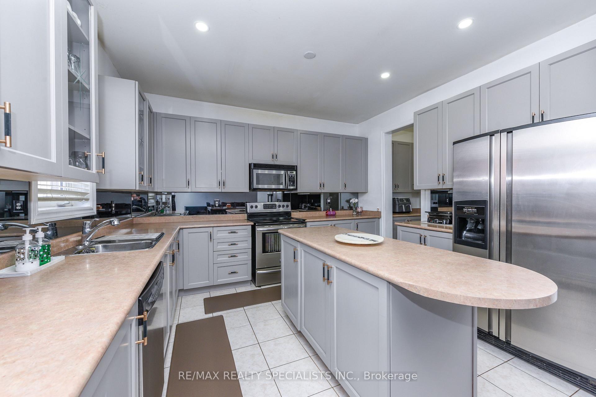 Photo 16 of 41 Madronna Gardens, Brampton, Fletcher's Meadow — HOMEH