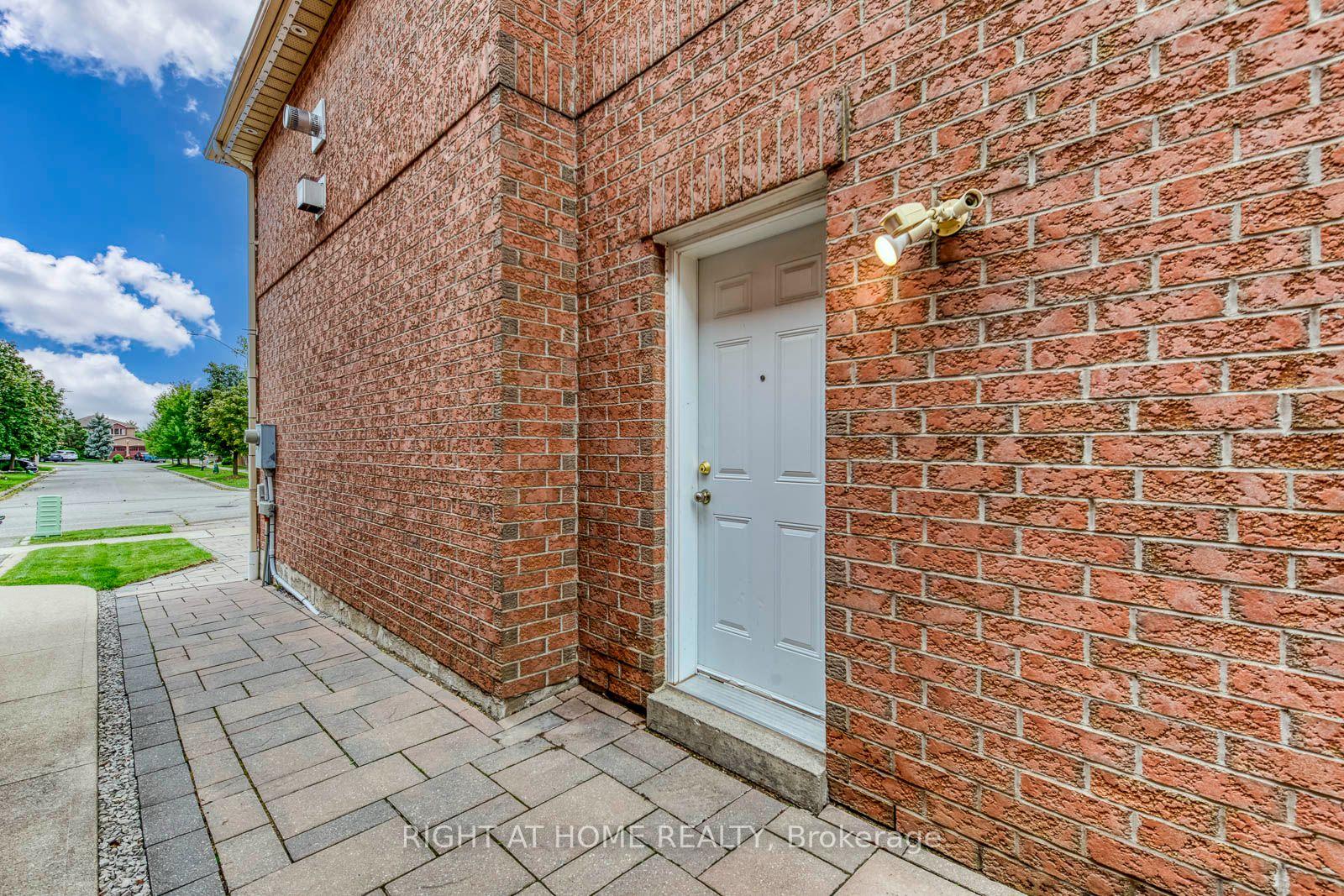 Photo 4 of Unit Bsmt, 5349 Lismic Boulevard, Mississauga, East Credit — HOMEH