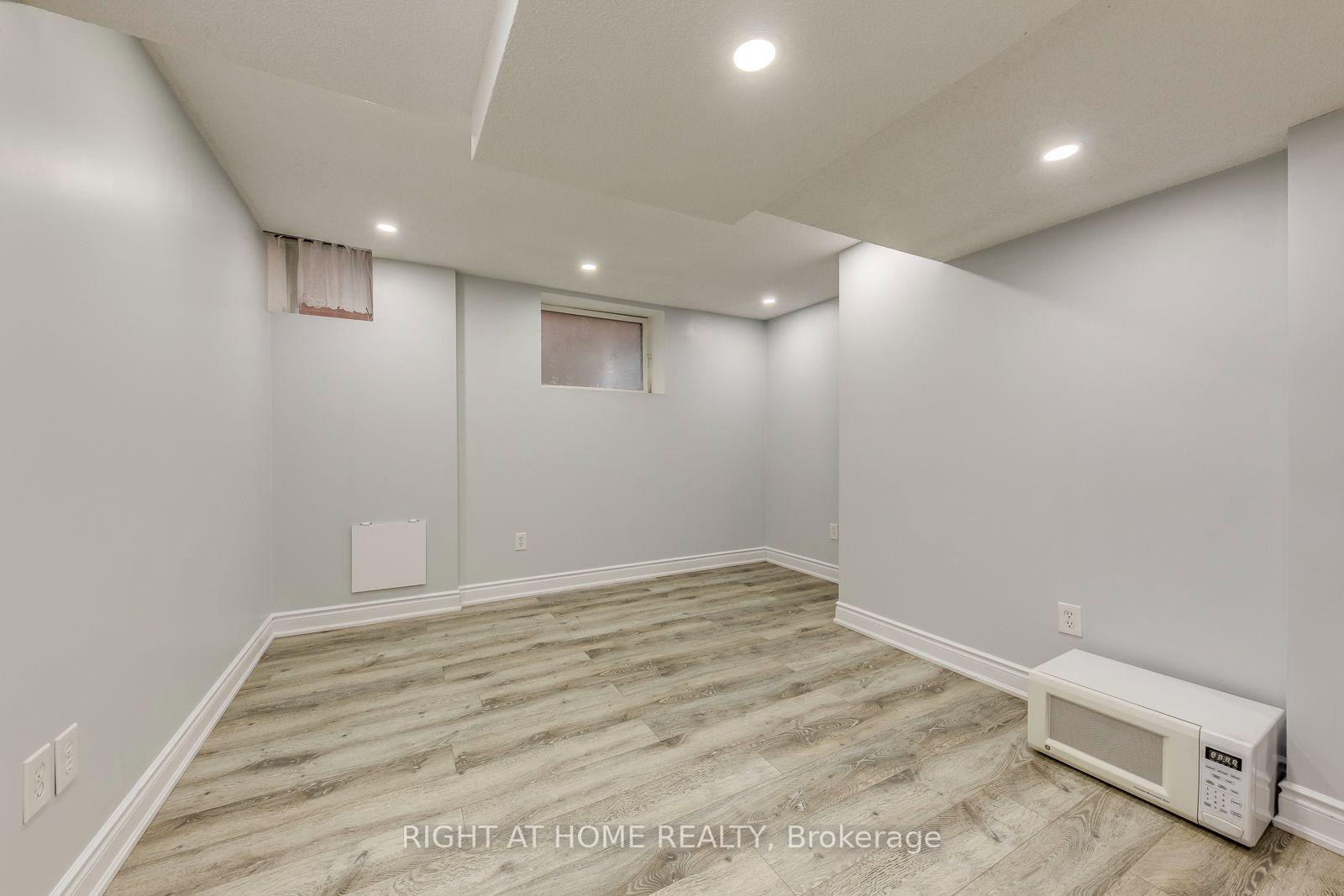 Photo 8 of Unit Bsmt, 5349 Lismic Boulevard, Mississauga, East Credit — HOMEH