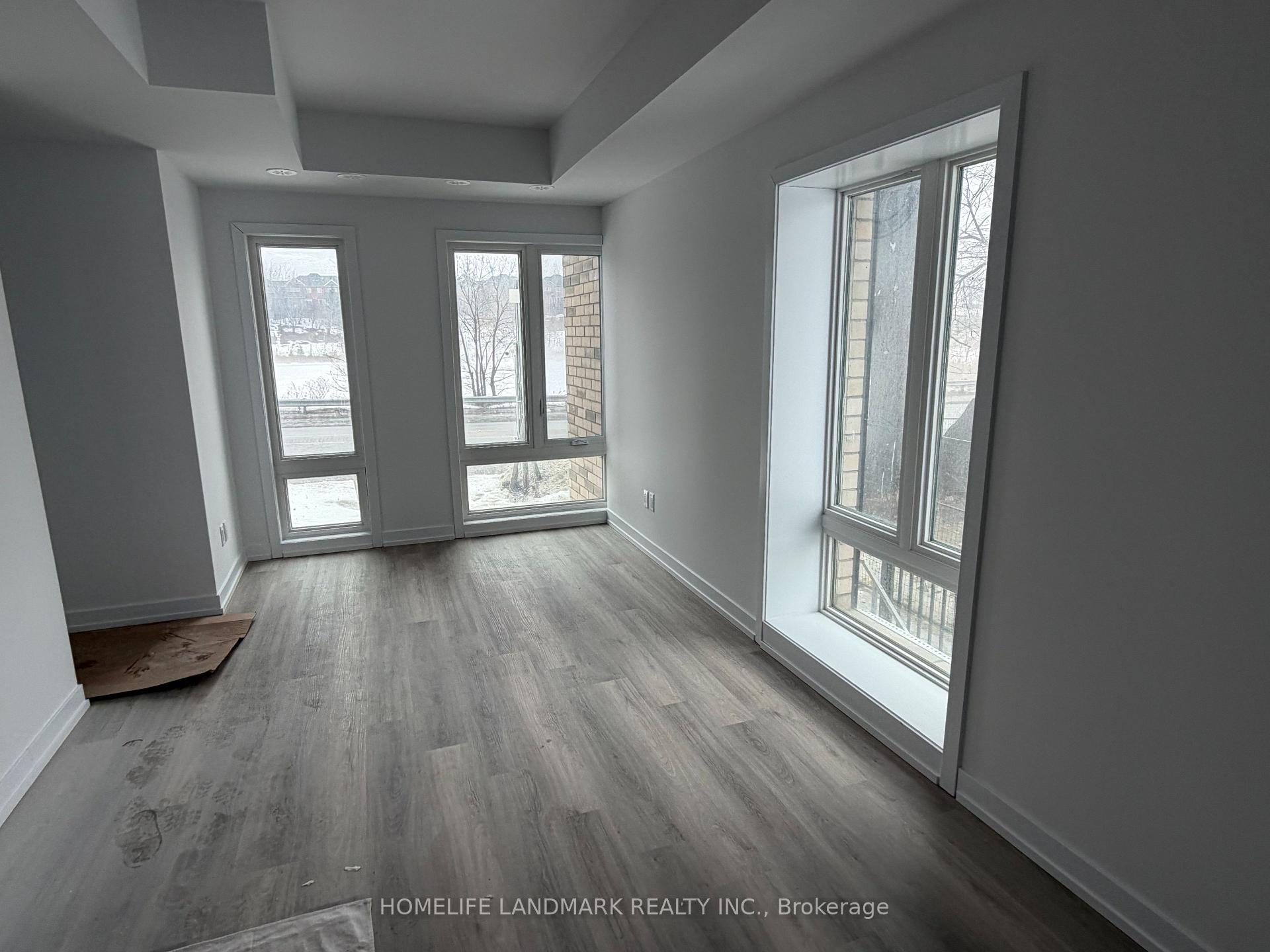 Photo 1 of Unit 301, 5 Bancroft Lane, Richmond Hill, Jefferson — HOMEH