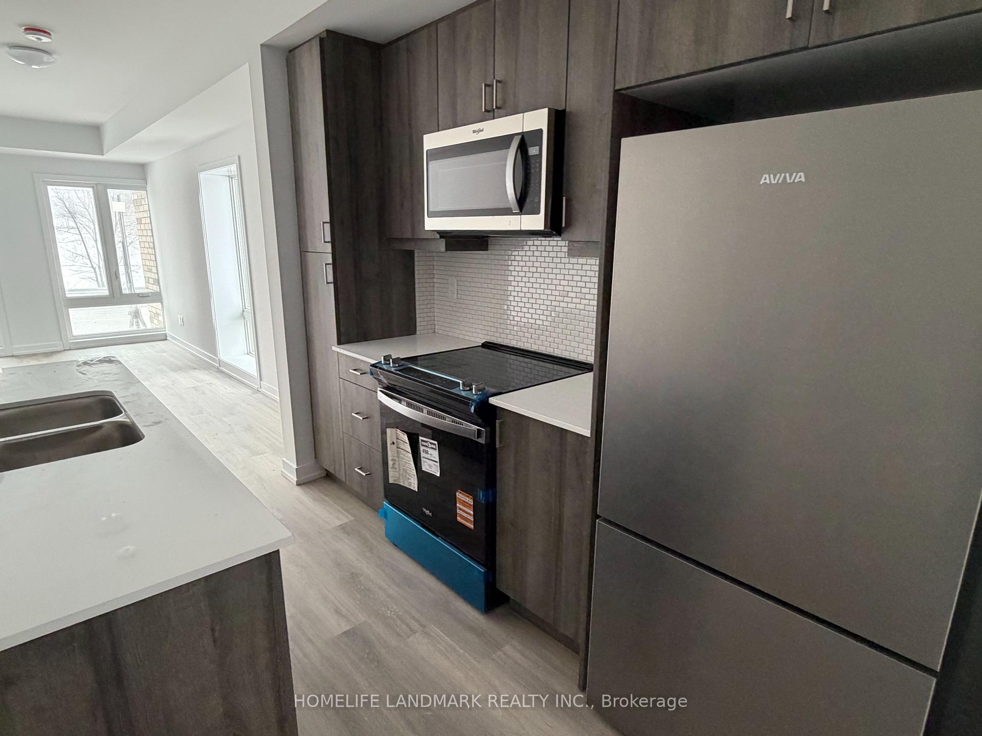 Photo 2 of Unit 301, 5 Bancroft Lane, Richmond Hill, Jefferson — HOMEH