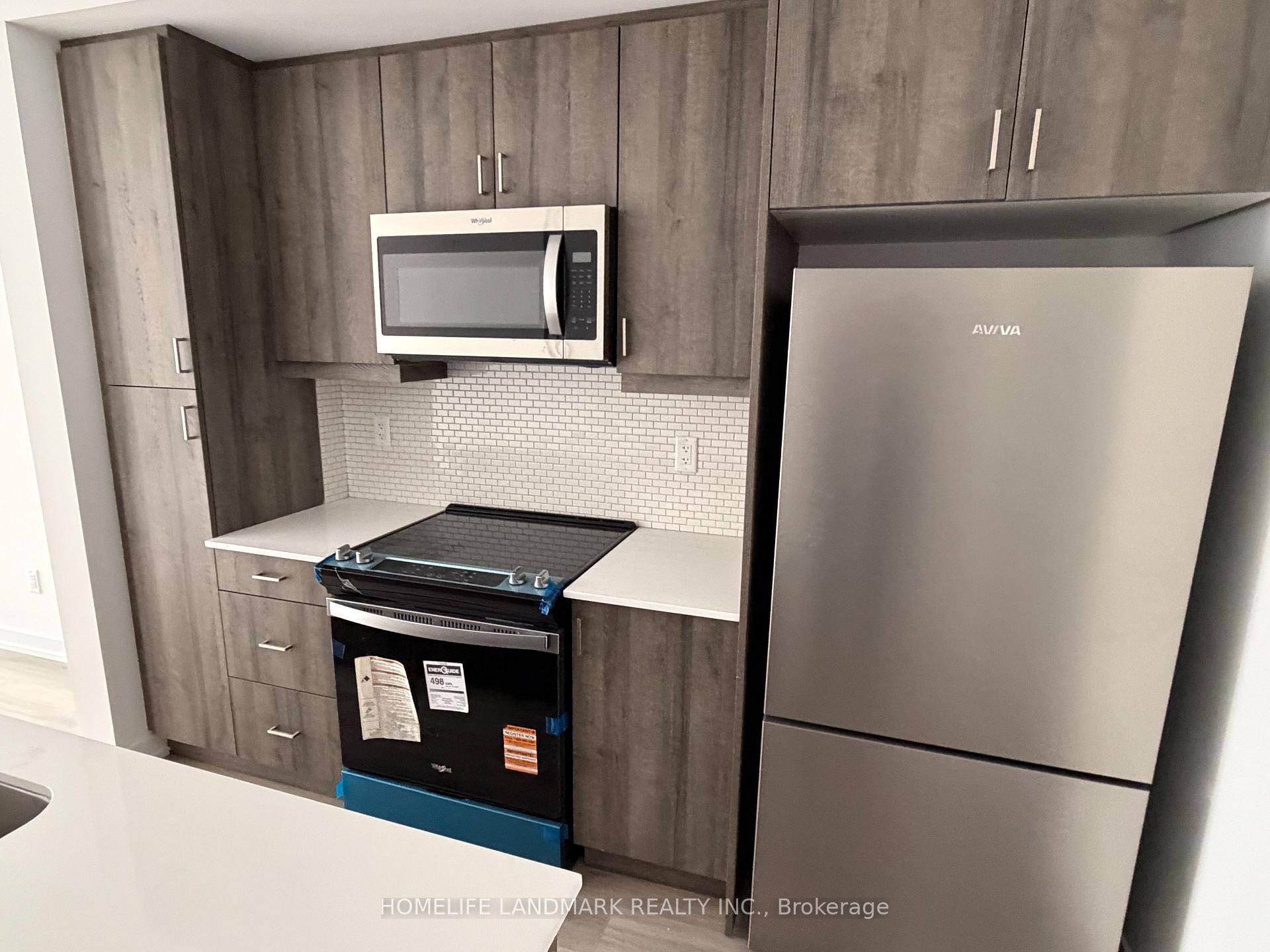 Photo 3 of Unit 301, 5 Bancroft Lane, Richmond Hill, Jefferson — HOMEH