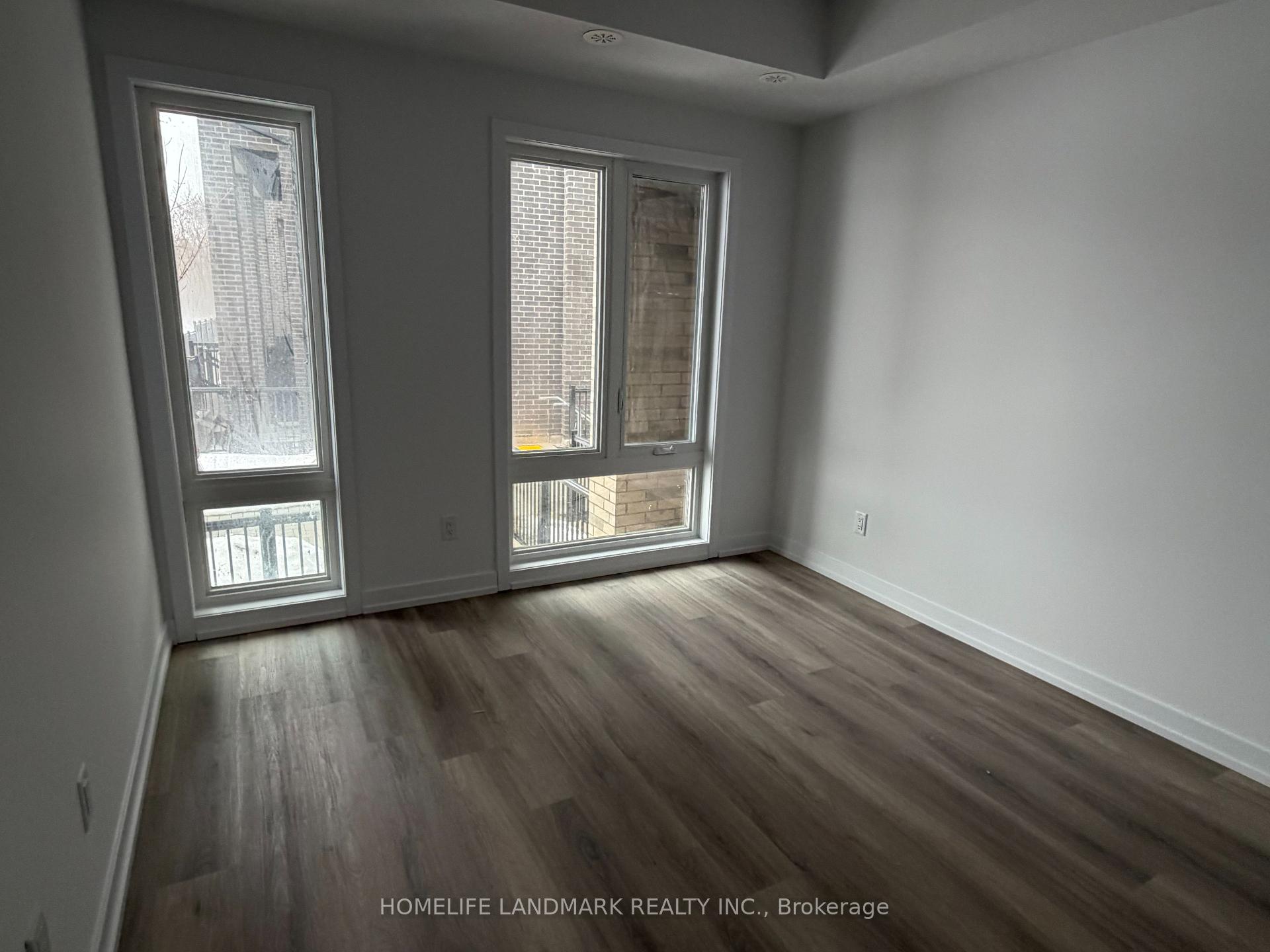 Photo 4 of Unit 301, 5 Bancroft Lane, Richmond Hill, Jefferson — HOMEH