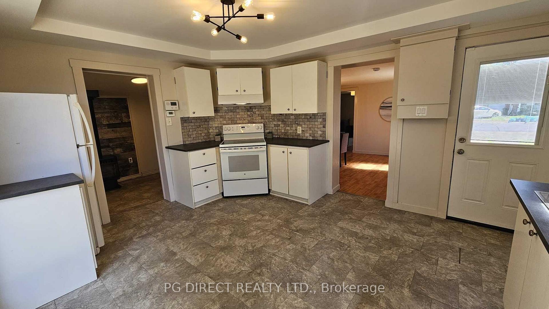 Photo 6 of 436 Bleecker Avenue, Belleville, Belleville Ward — HOMEH