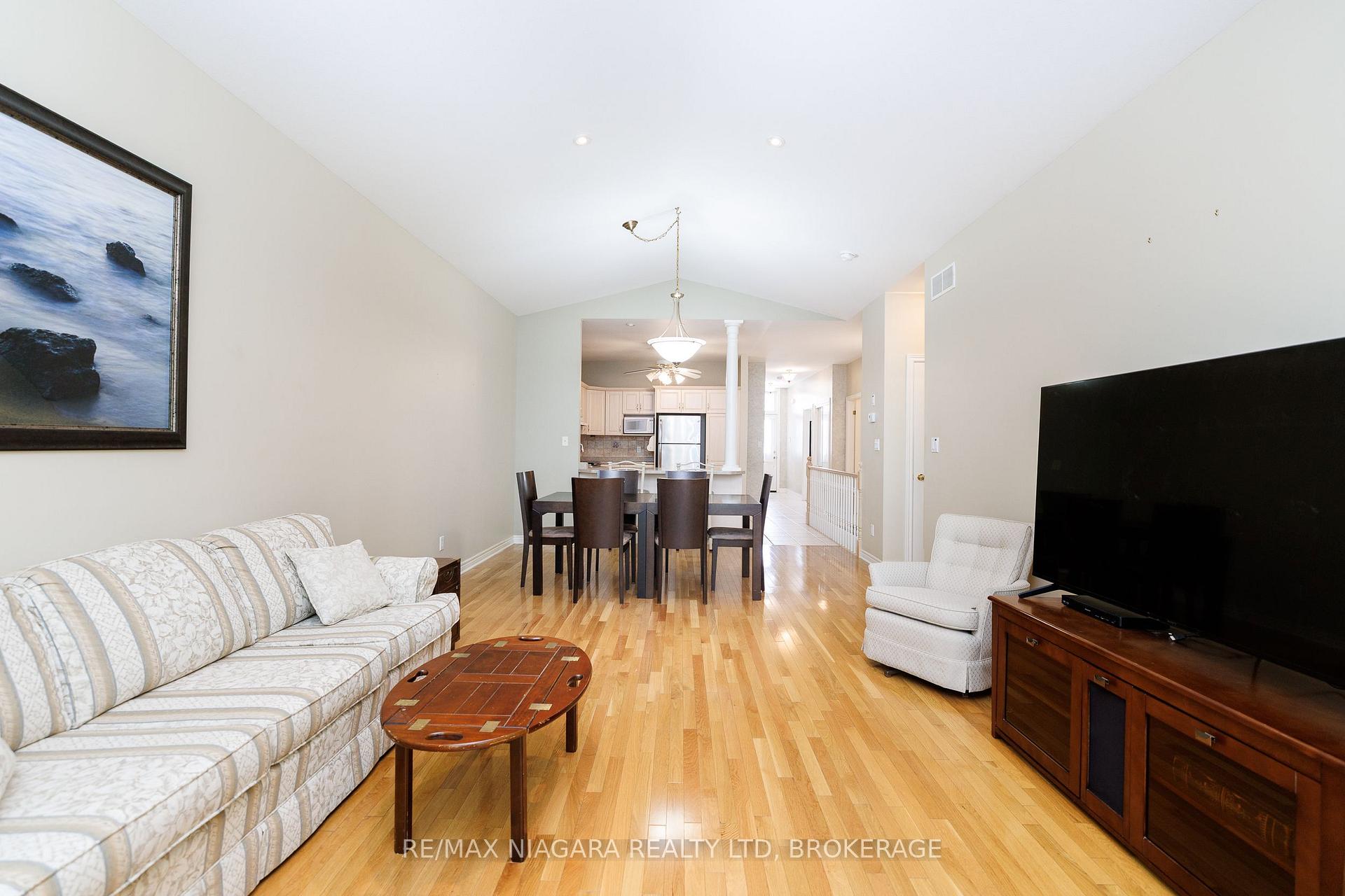 Photo 4 of Unit 8, 3300 Montrose Road, Niagara Falls, Mt. Carmel — HOMEH