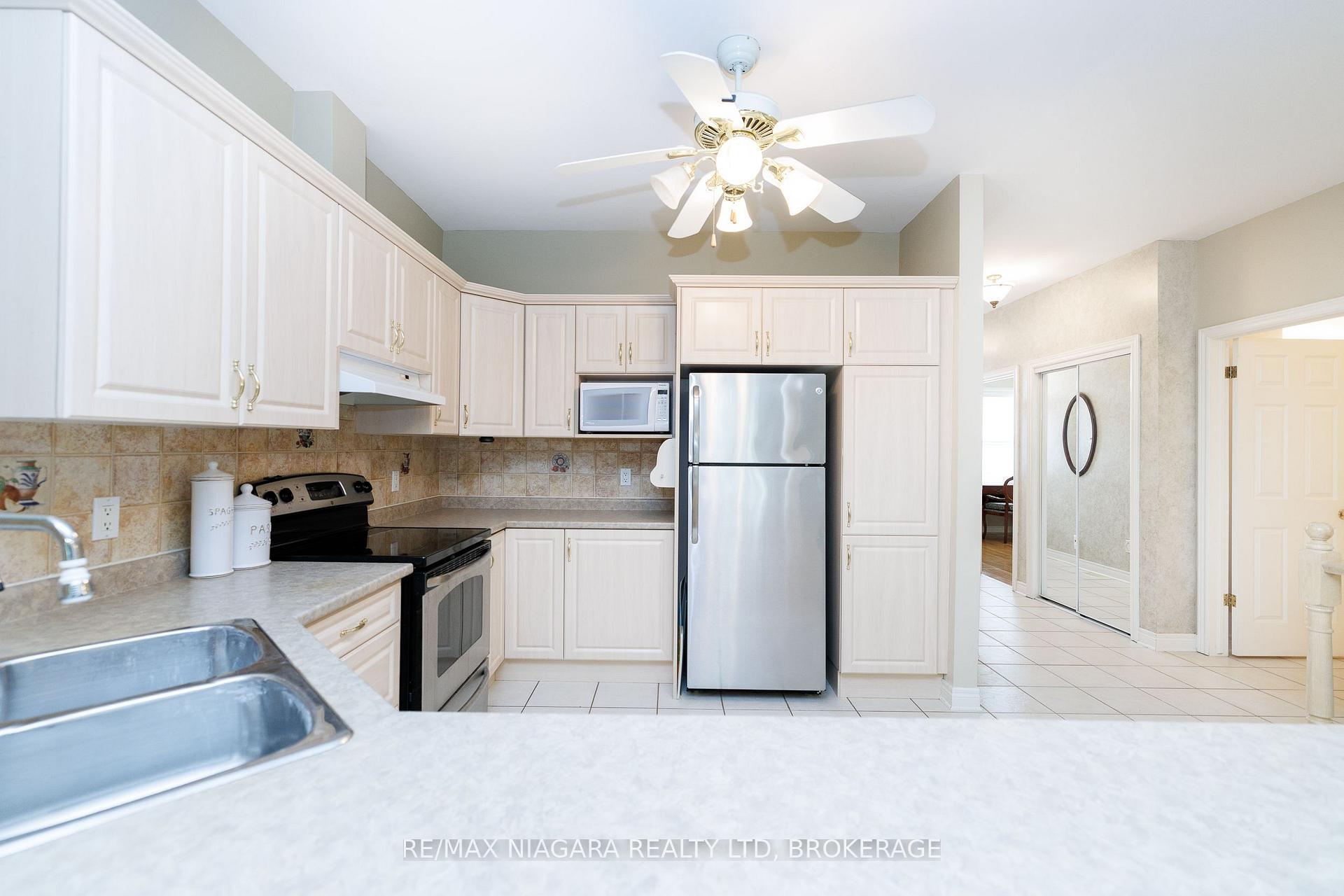 Photo 6 of Unit 8, 3300 Montrose Road, Niagara Falls, Mt. Carmel — HOMEH